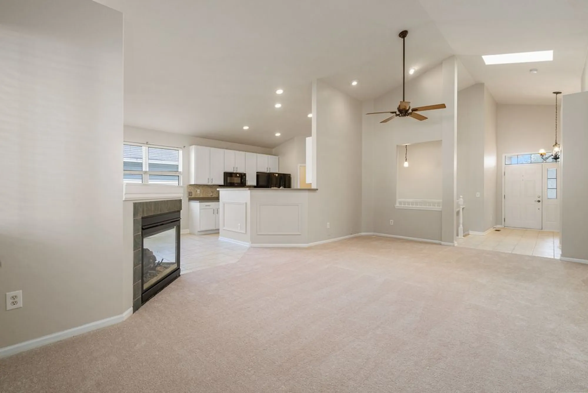 Property Slideshow image 10 of 39 | 1611 benzie cir, Romeoville, IL, 60446