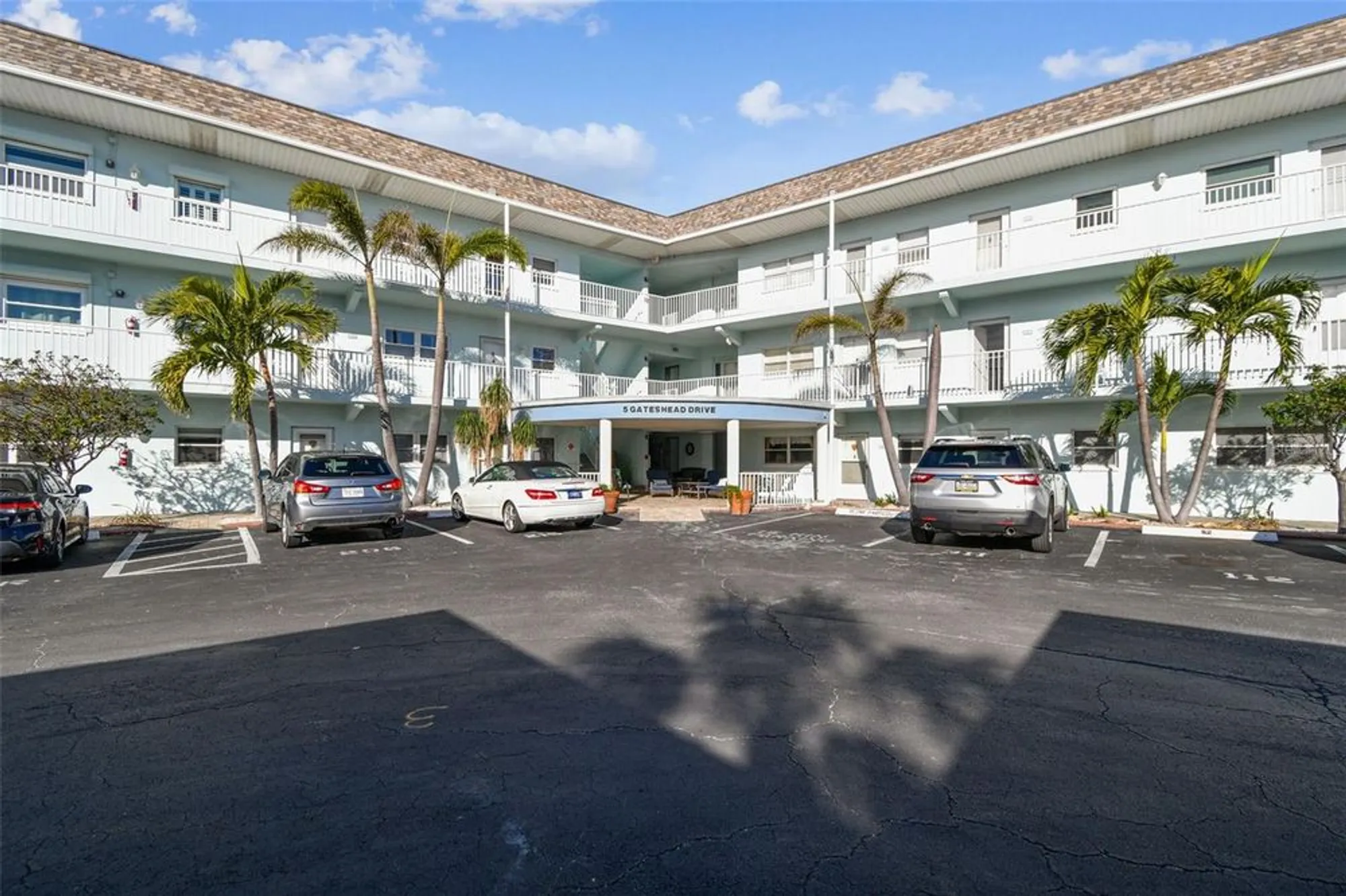 Property Slideshow image 2 of 71 | 5 gateshead dr 203, Dunedin, FL, 34698