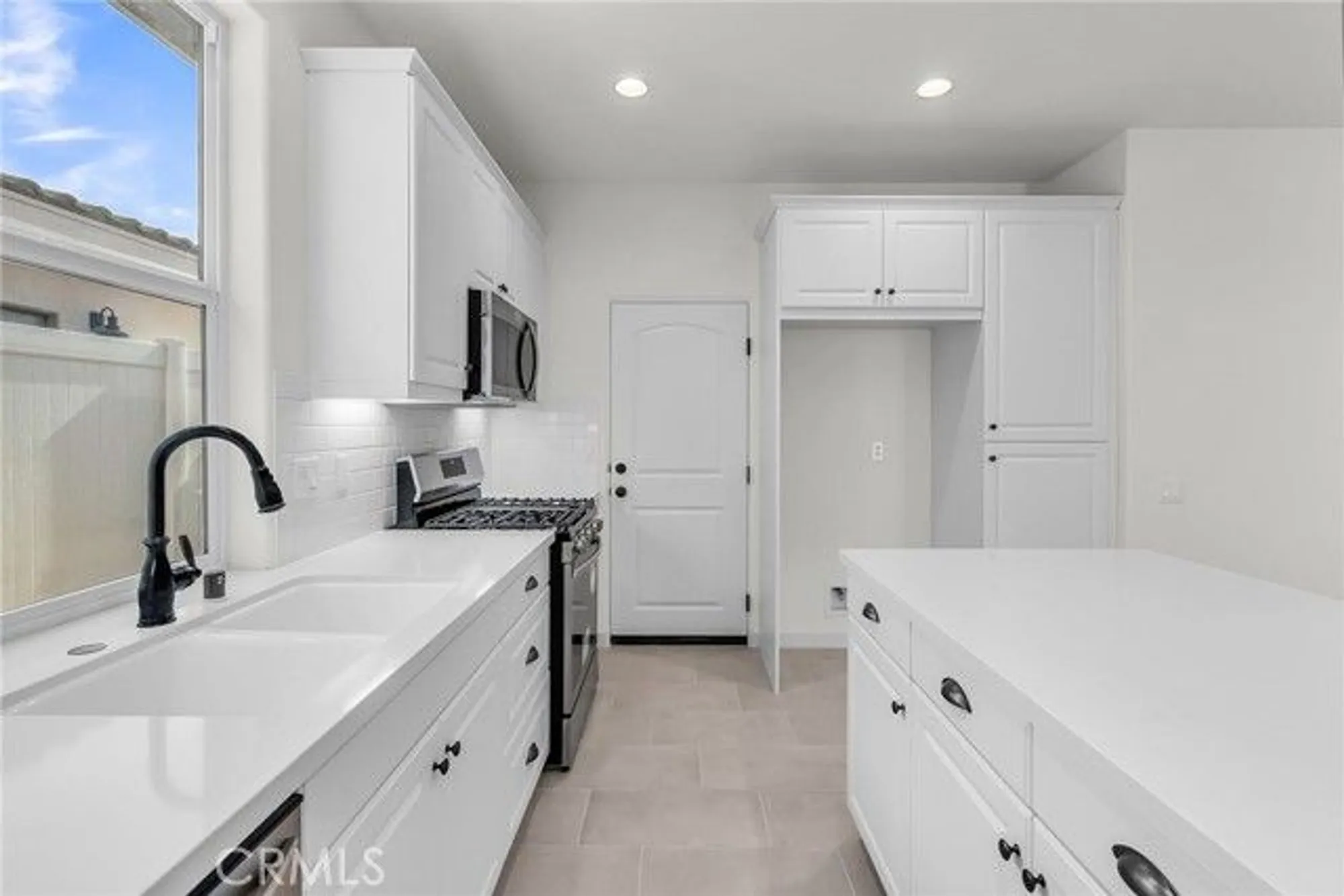 Property Slideshow image 10 of 38 | 7432 desert sky dr, Yucca Valley, CA, 92284