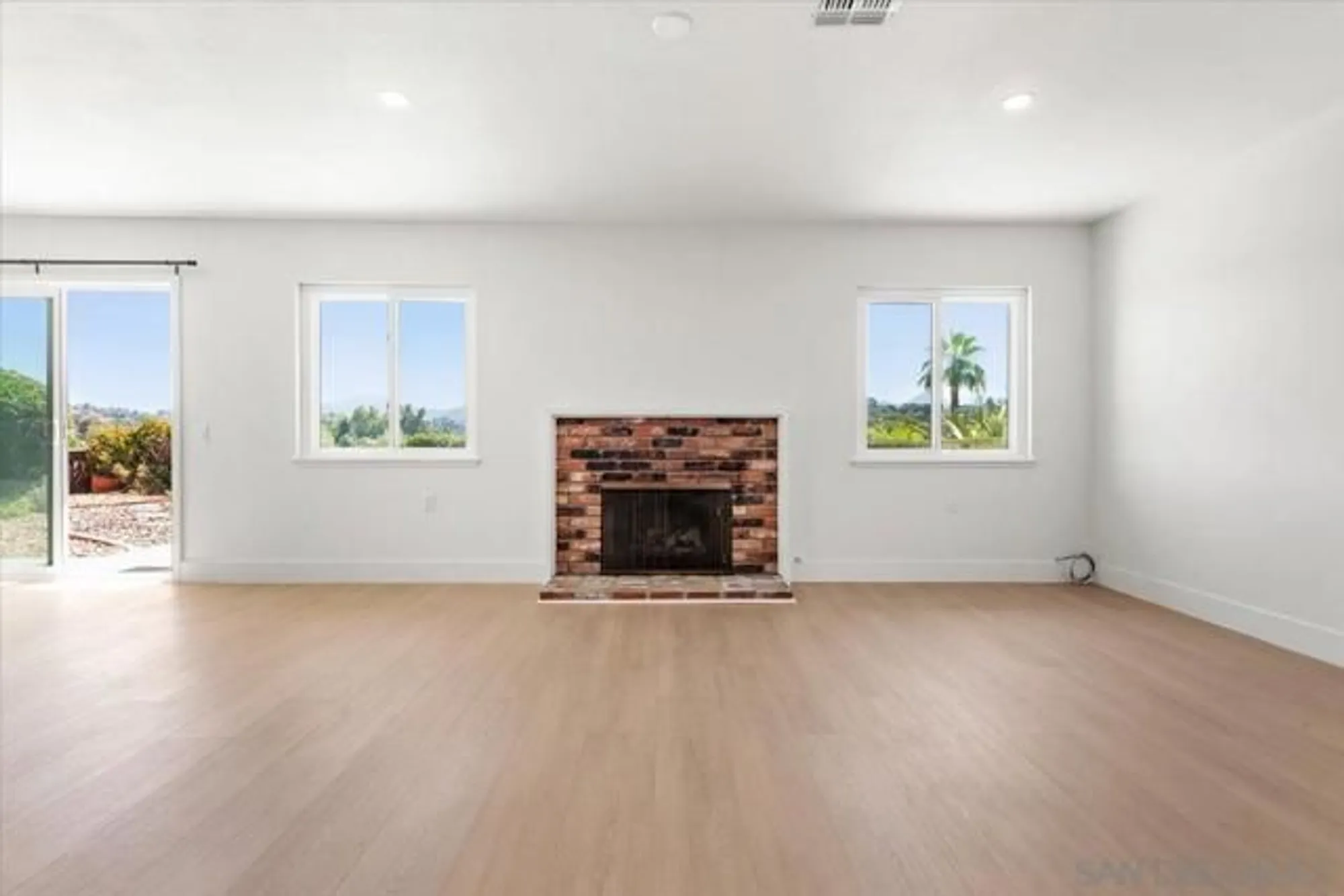 Property Slideshow image 15 of 36 | 16413 roca dr, San Diego, CA, 92128