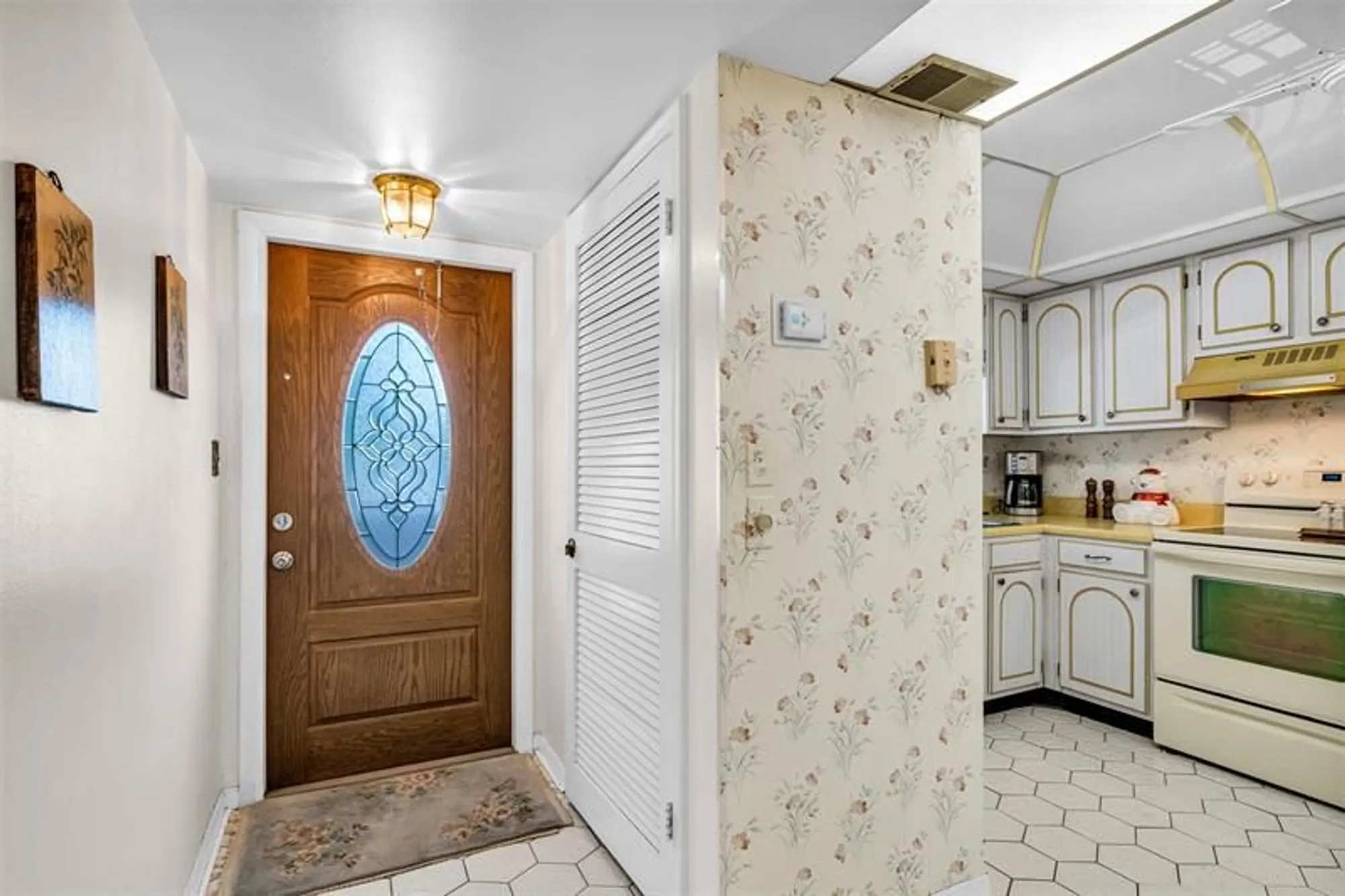 Property Slideshow image 10 of 51 | 9511 n hollybrook lake dr 207, Pembroke Pines, FL, 33025