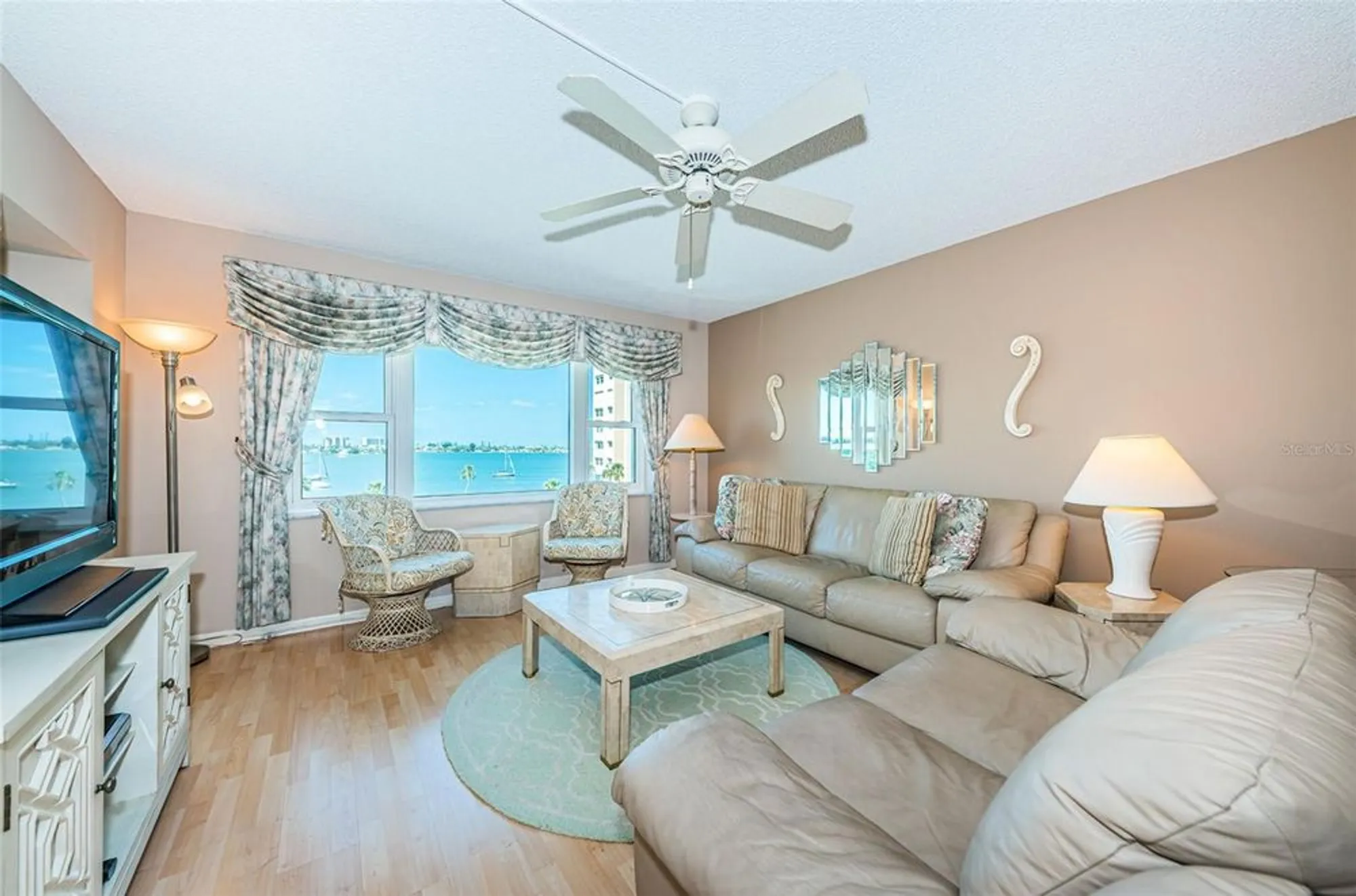 Property Slideshow image 8 of 50 | 4550 cove cir apt 502, St Petersburg, FL, 33708