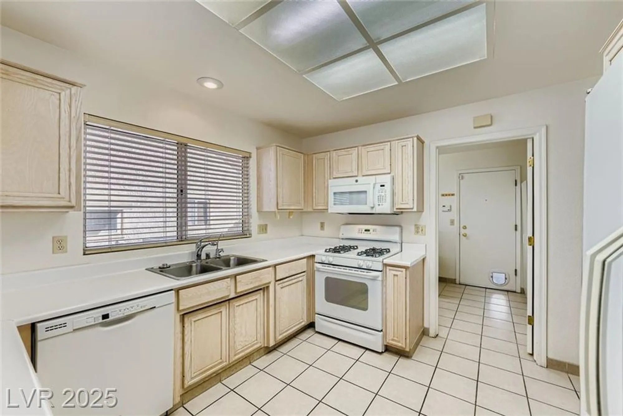 Property Slideshow image 11 of 38 | 8524 gull dr, Las Vegas, NV, 89134
