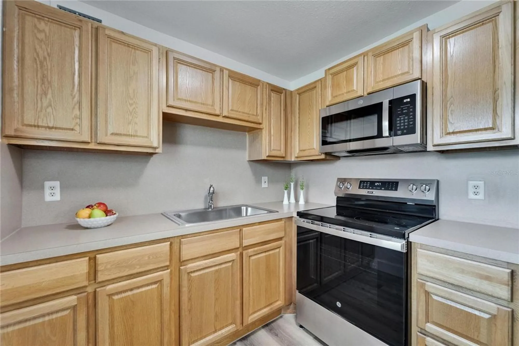Property Slideshow image 12 of 32 | 302 andover pl s # g156, Sun City Center, FL, 33573