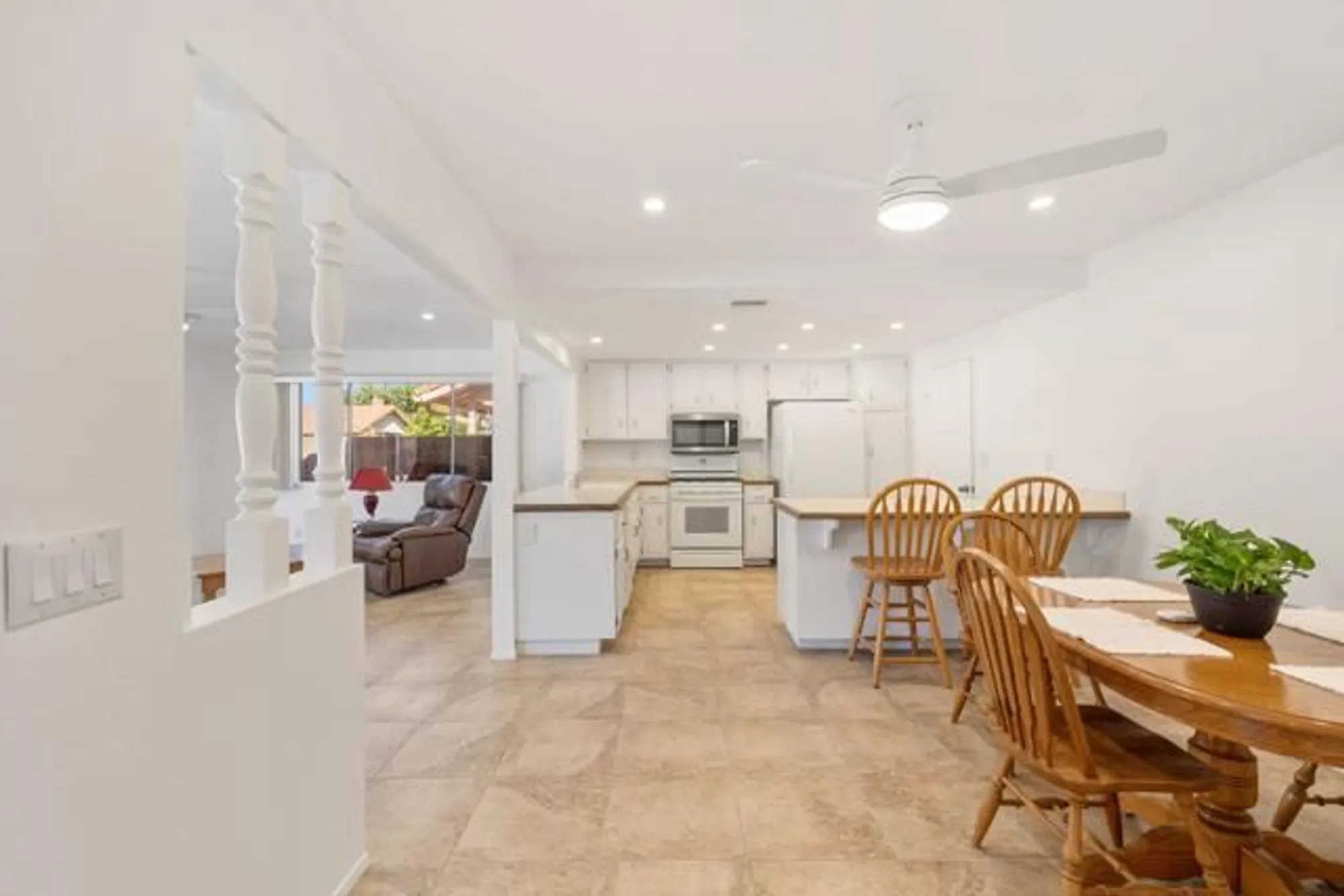 Property Slideshow image 8 of 41 | 2050 silver oak way, Hemet, CA, 92545