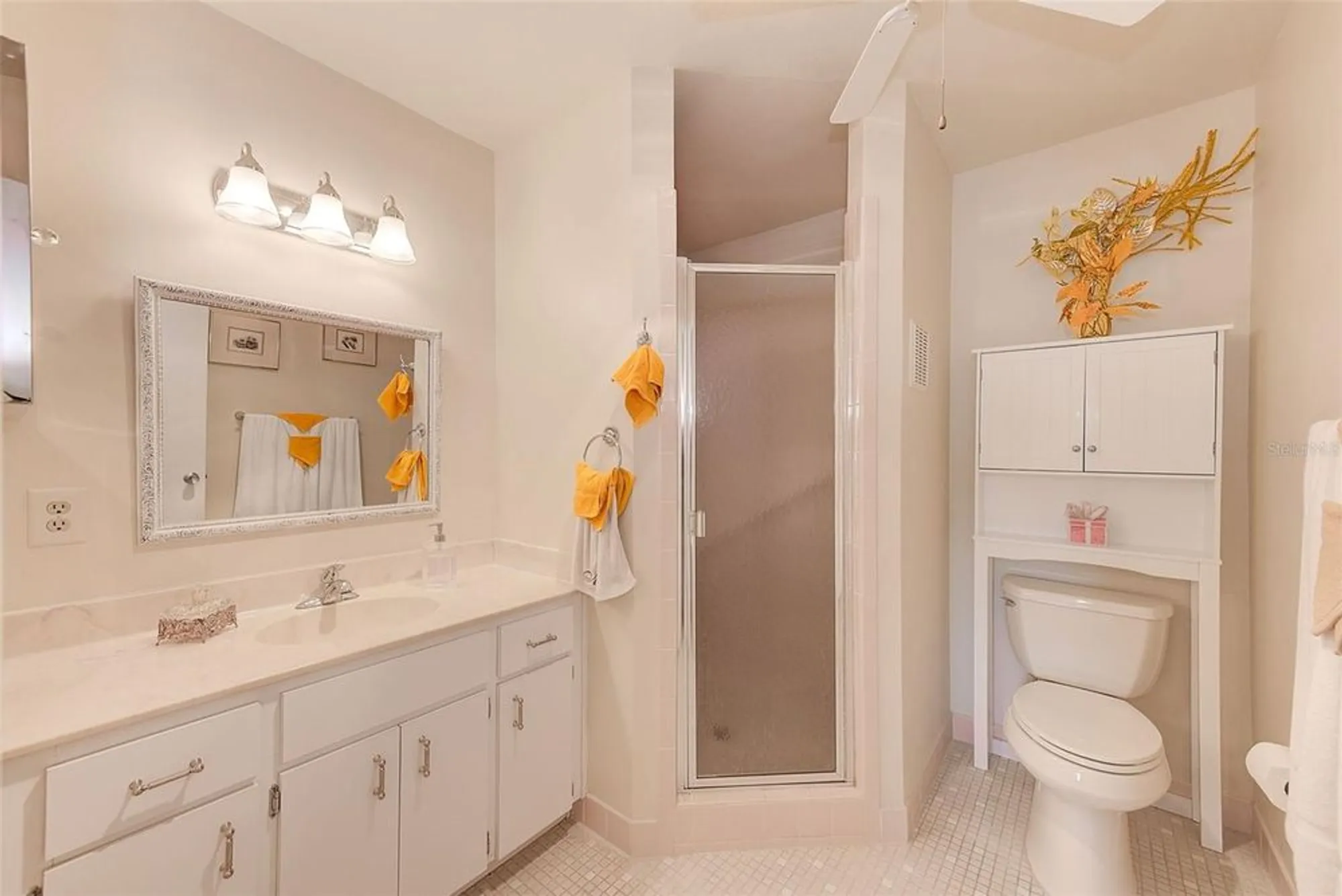 Property Slideshow image 23 of 43 | 2229 americus blvd 25, Clearwater, FL, 33763