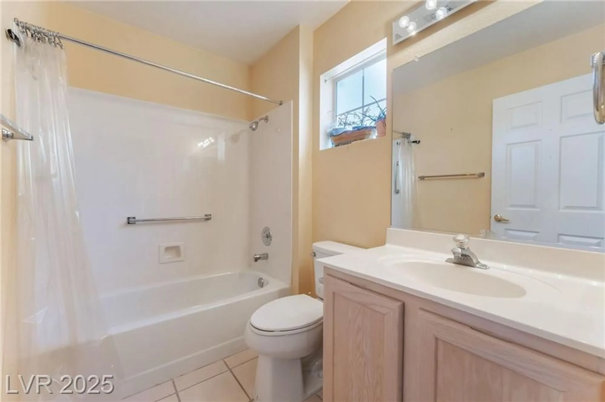 Property Slideshow image 21 of 31 | 2601 desert sands dr, Las Vegas, NV, 89134