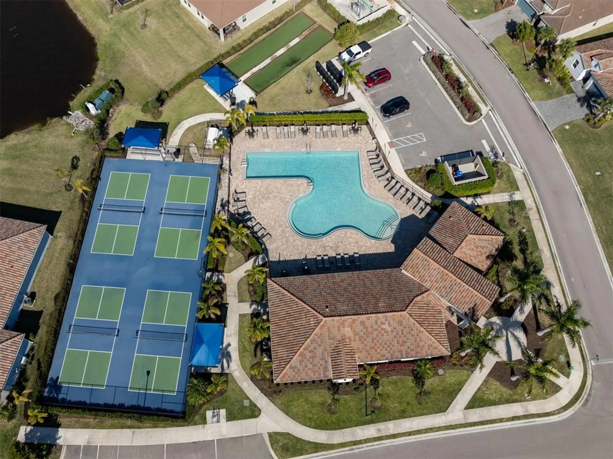 Property Slideshow image 42 of 78 | 592 mistiflower cir, Nokomis, FL, 34275