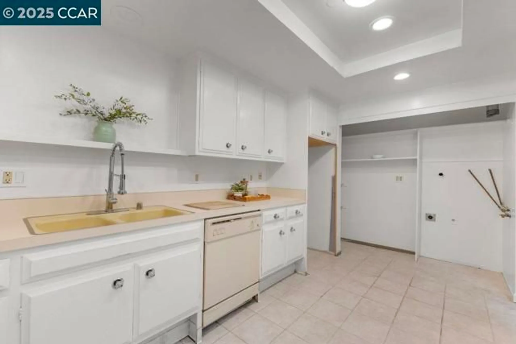 Property Slideshow image 14 of 28 | 1833 skycrest dr 2, Walnut Creek, CA, 94595
