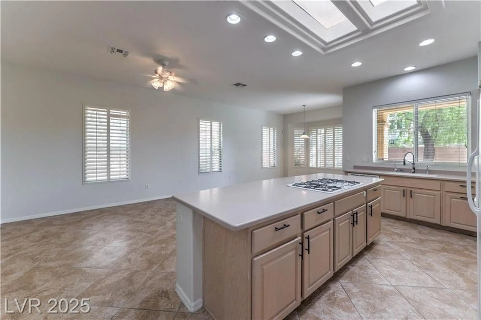 Property Slideshow image 9 of 35 | 2563 collinsville dr, Henderson, NV, 89052