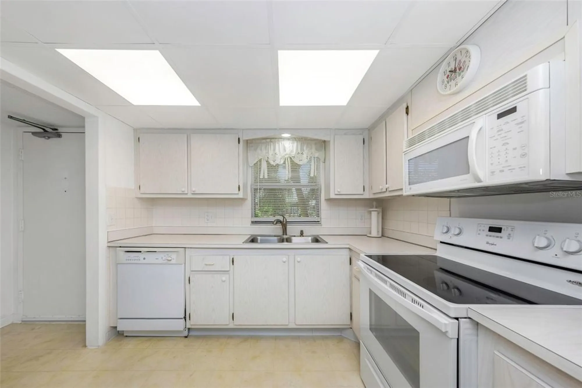 Property Slideshow image 9 of 95 | 4550 cove cir apt 207, St Petersburg, FL, 33708