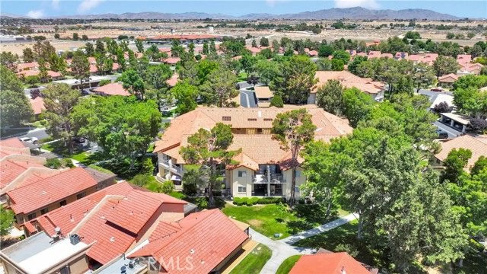 Property Slideshow image 34 of 39 | 19121 palo verde dr, Apple Valley, CA, 92308
