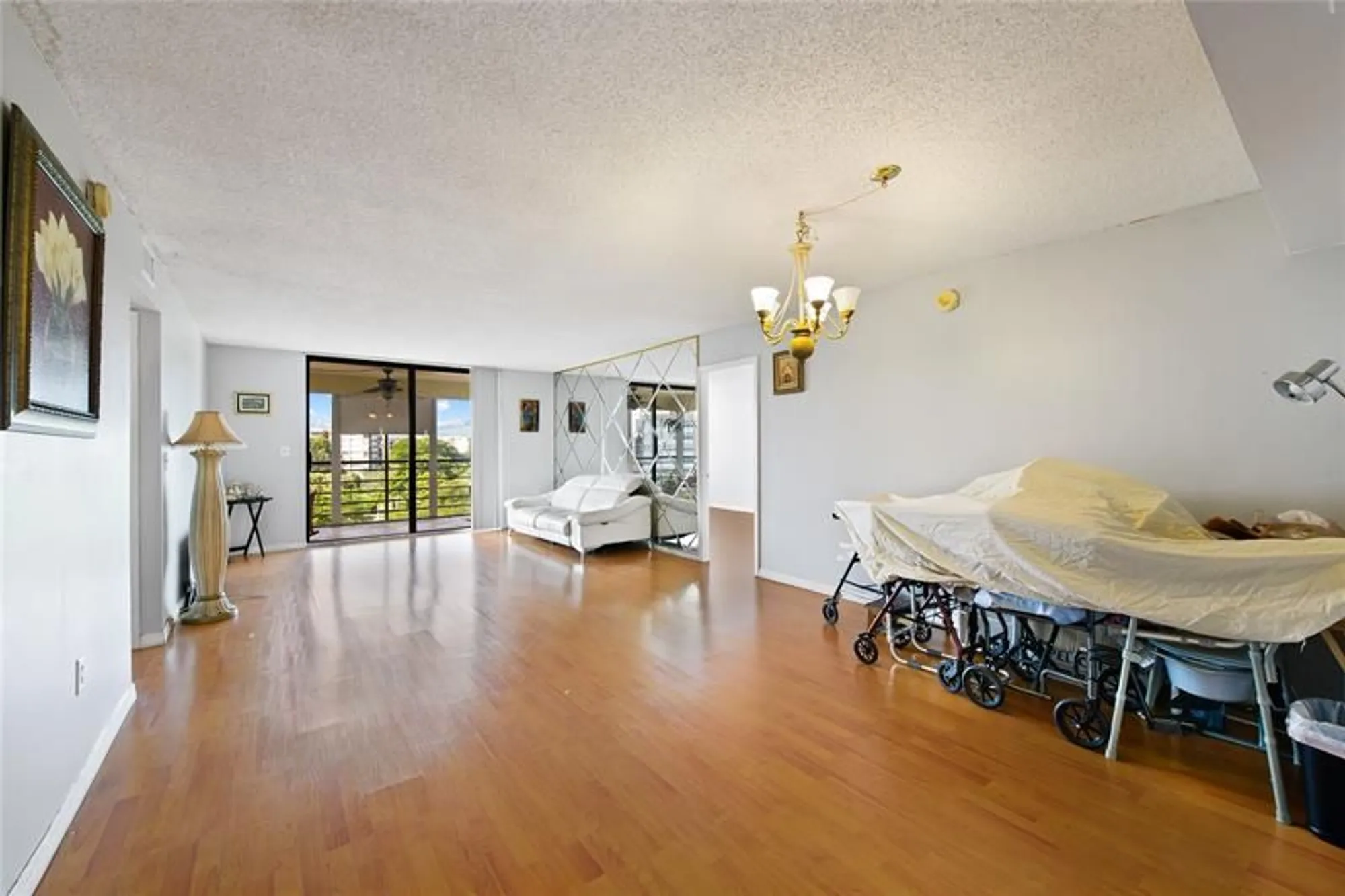 Property Slideshow image 4 of 28 | 1400 saint charles pl 615, Pembroke Pines, FL, 33026