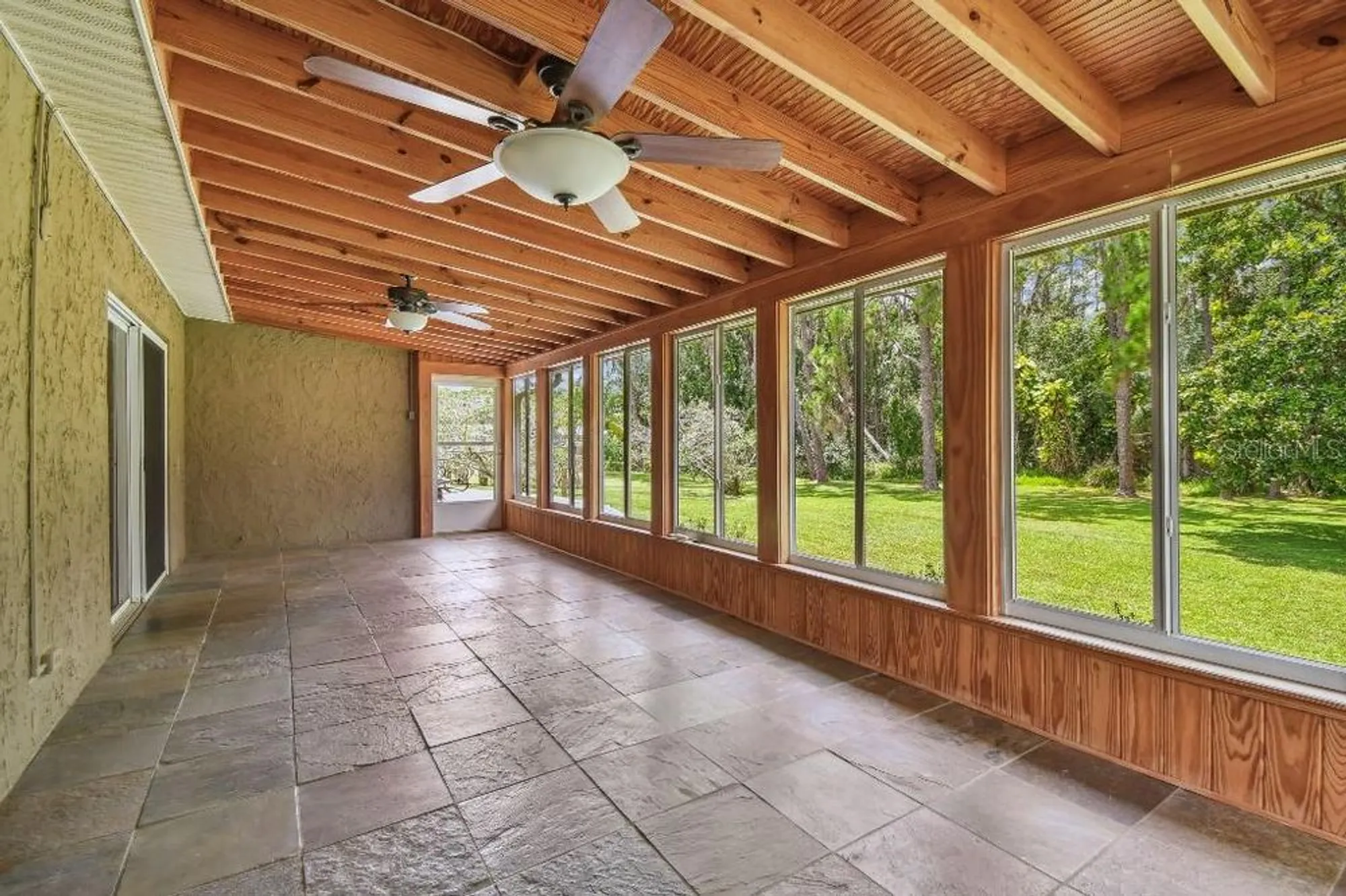 Property Slideshow image 42 of 60 | 916 mainsail way, Palm Harbor, FL, 34685