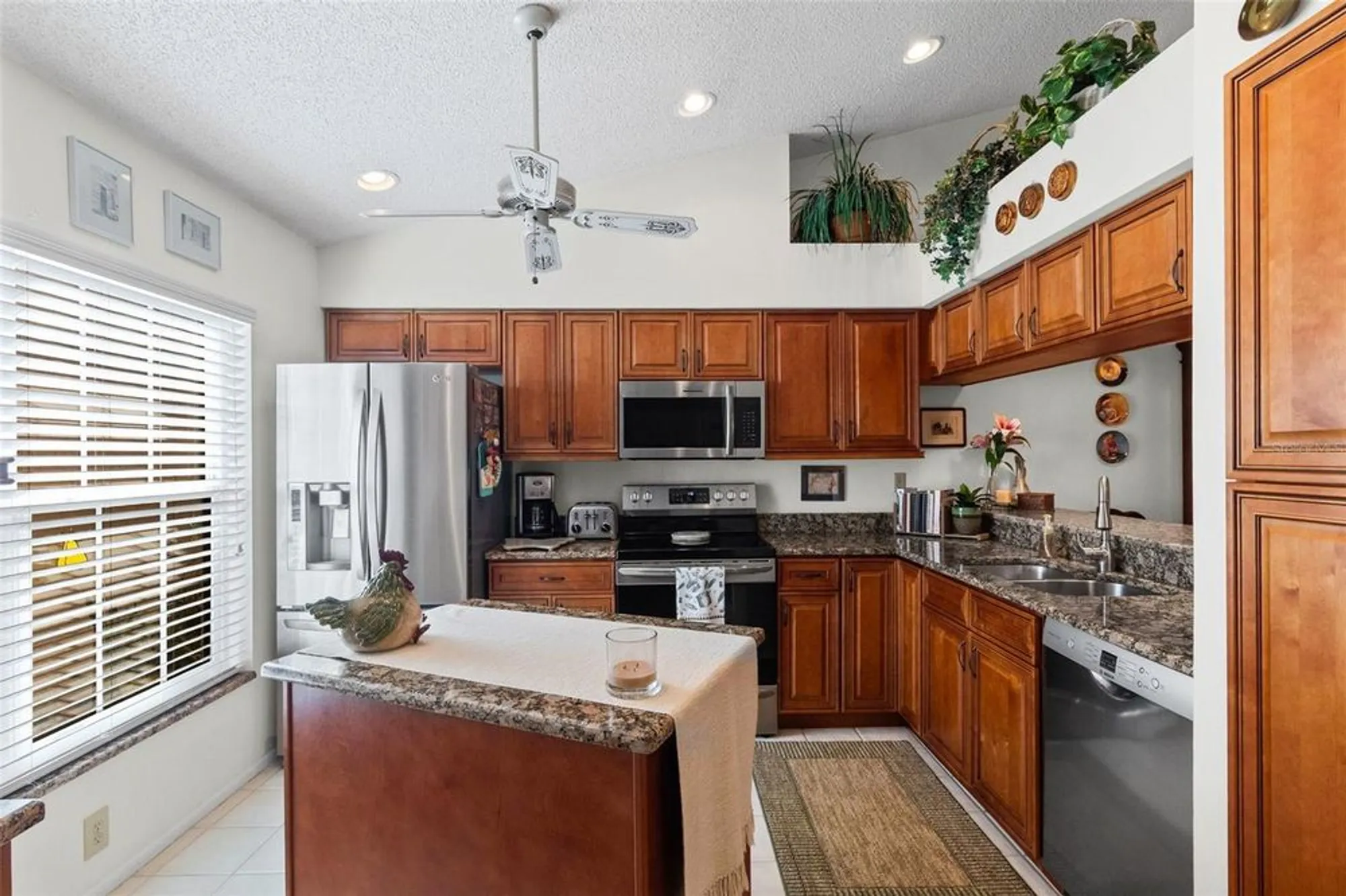 Property Slideshow image 10 of 61 | 6089 clubside dr # 00, Sarasota, FL, 34243