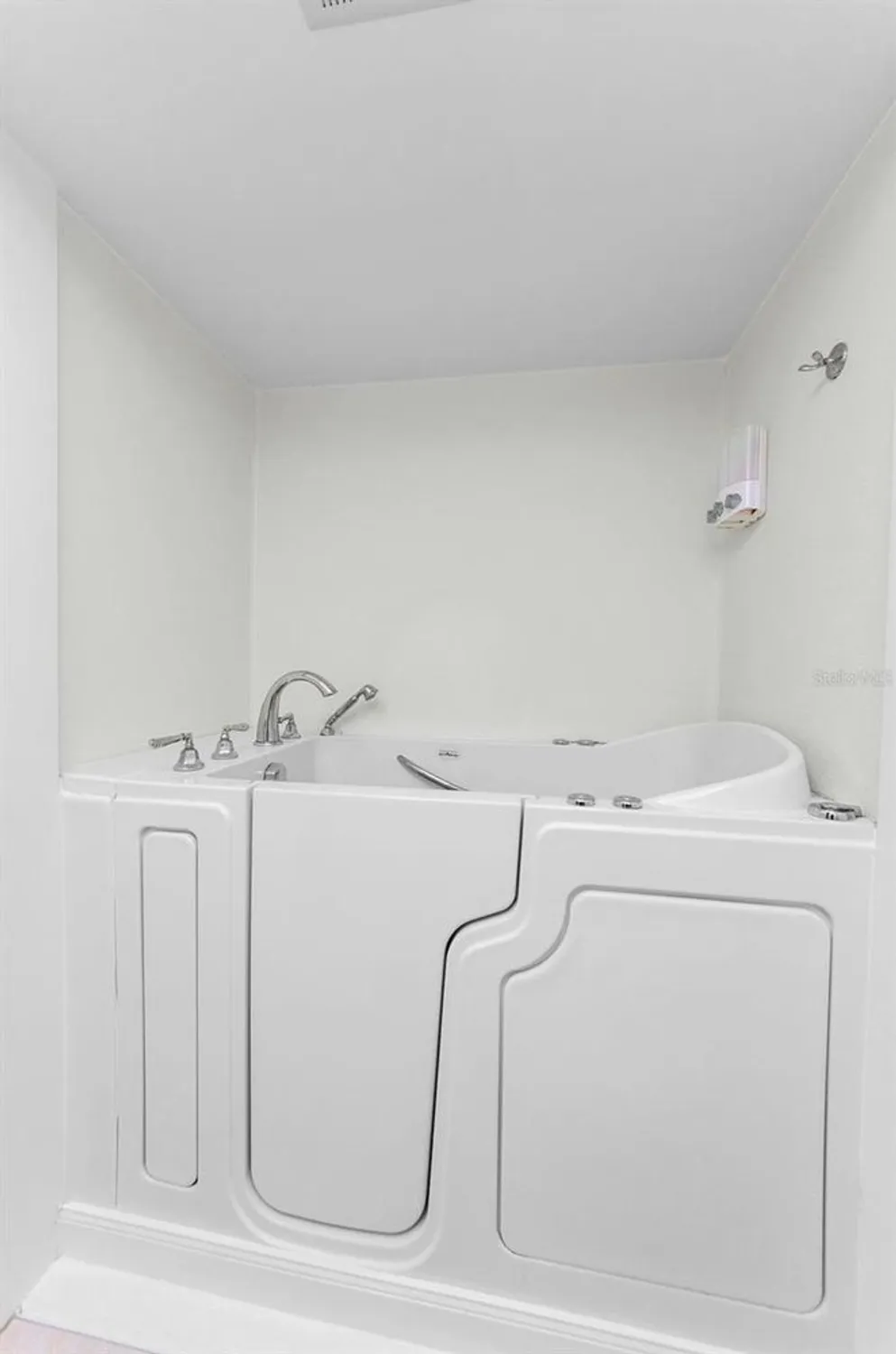 Property Slideshow image 23 of 95 | 2836 highlands blvd a, Palm Harbor, FL, 34684