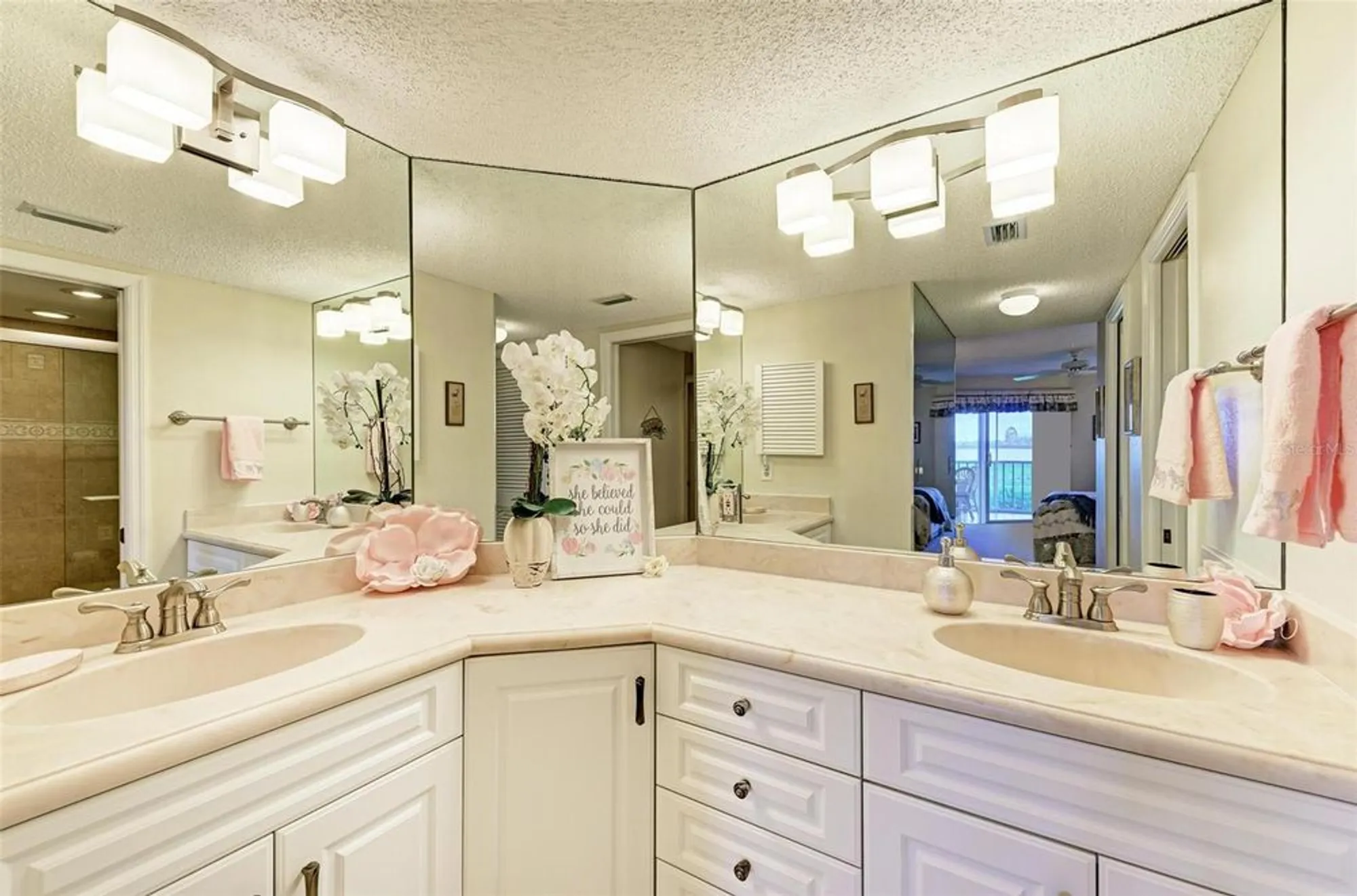 Property Slideshow image 17 of 45 | 1247 edgewater cir # 1247, Bradenton, FL, 34209