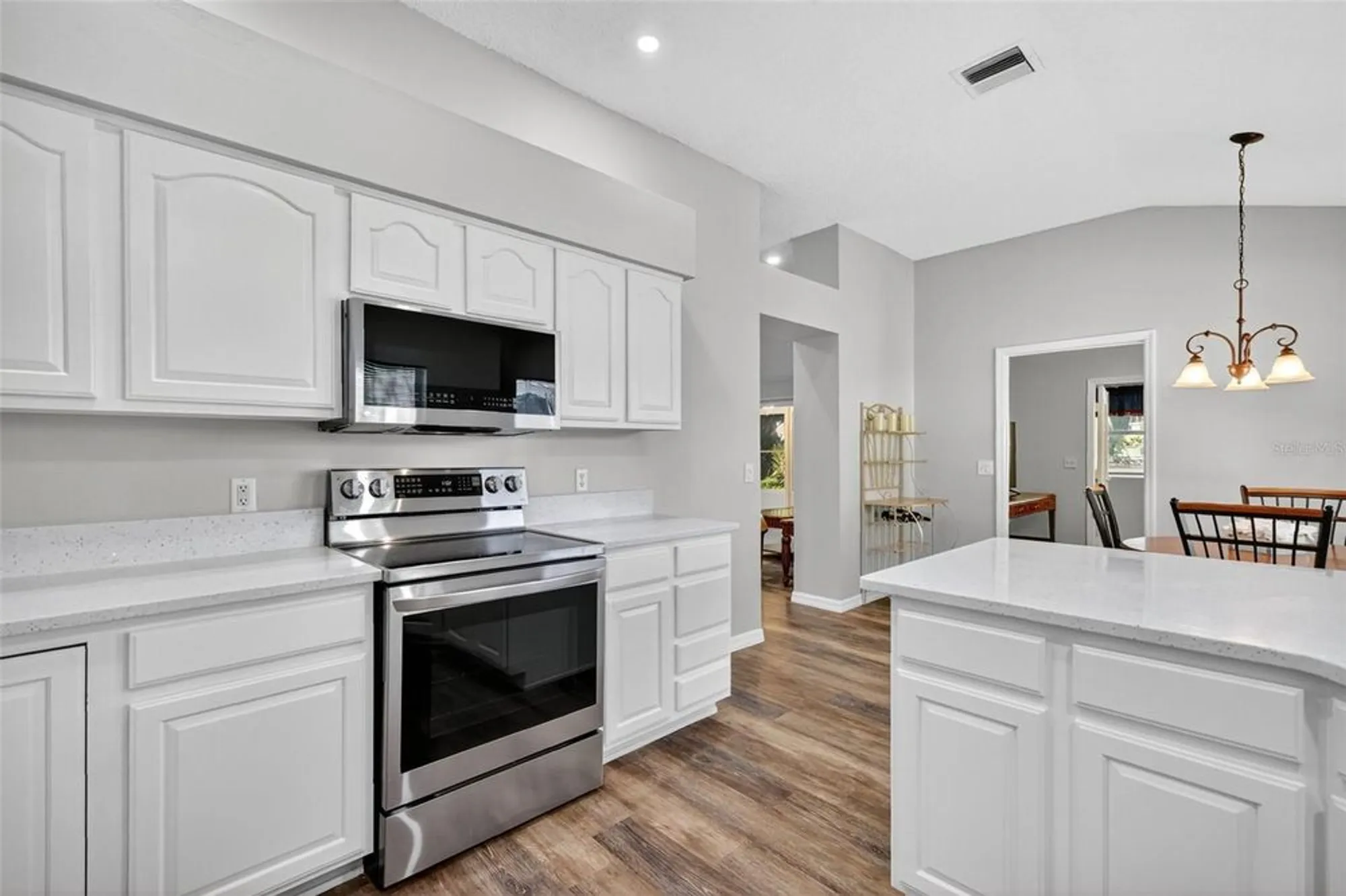 Property Slideshow image 10 of 35 | 511 loma paseo dr, The Villages, FL, 32159