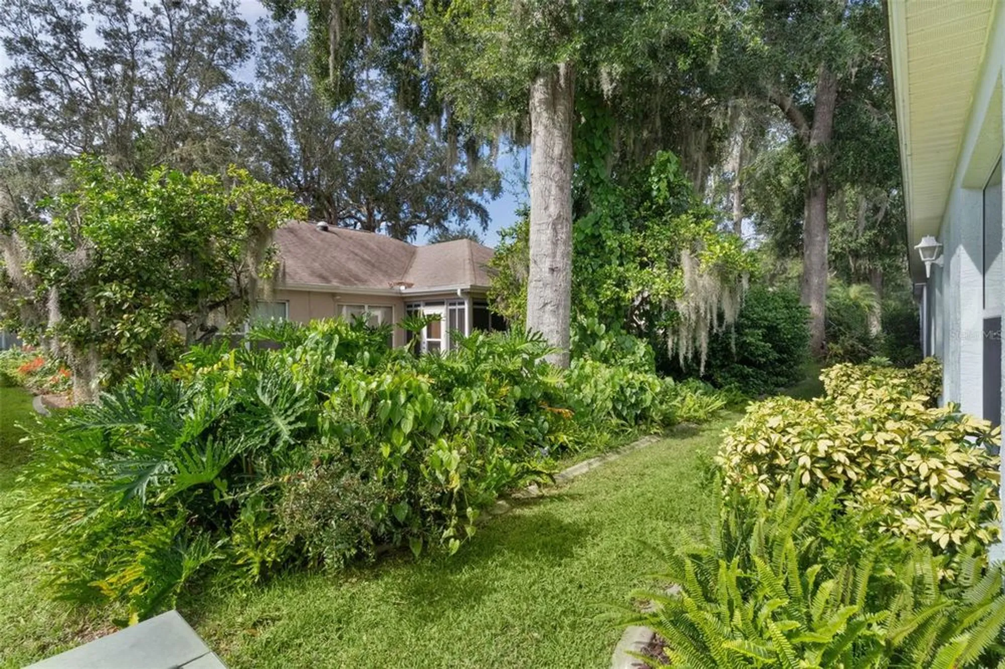 Property Slideshow image 36 of 44 | 912 ventura dr, The Villages, FL, 32159