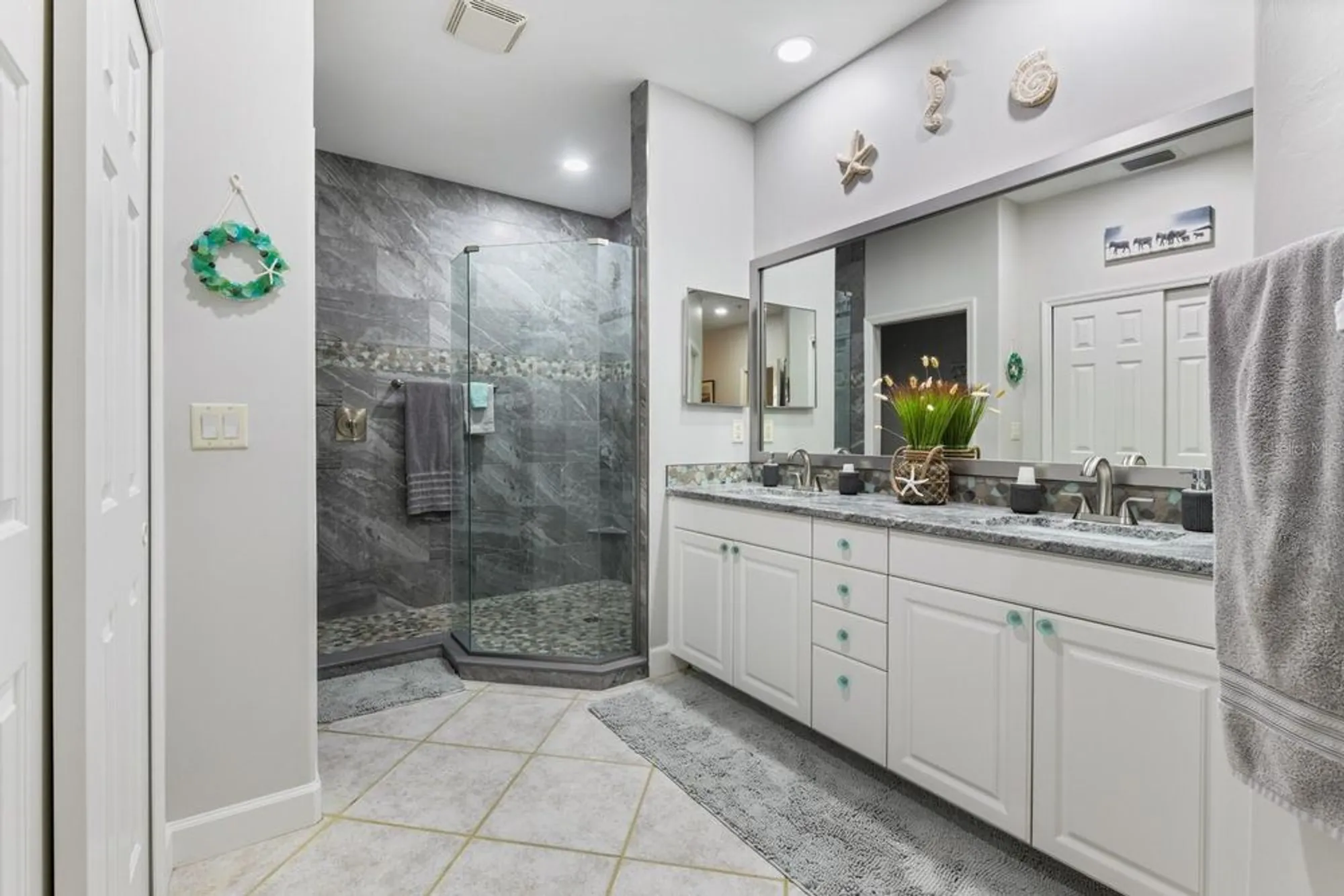 Property Slideshow image 27 of 61 | 3328 sunset key cir d, Punta Gorda, FL, 33955