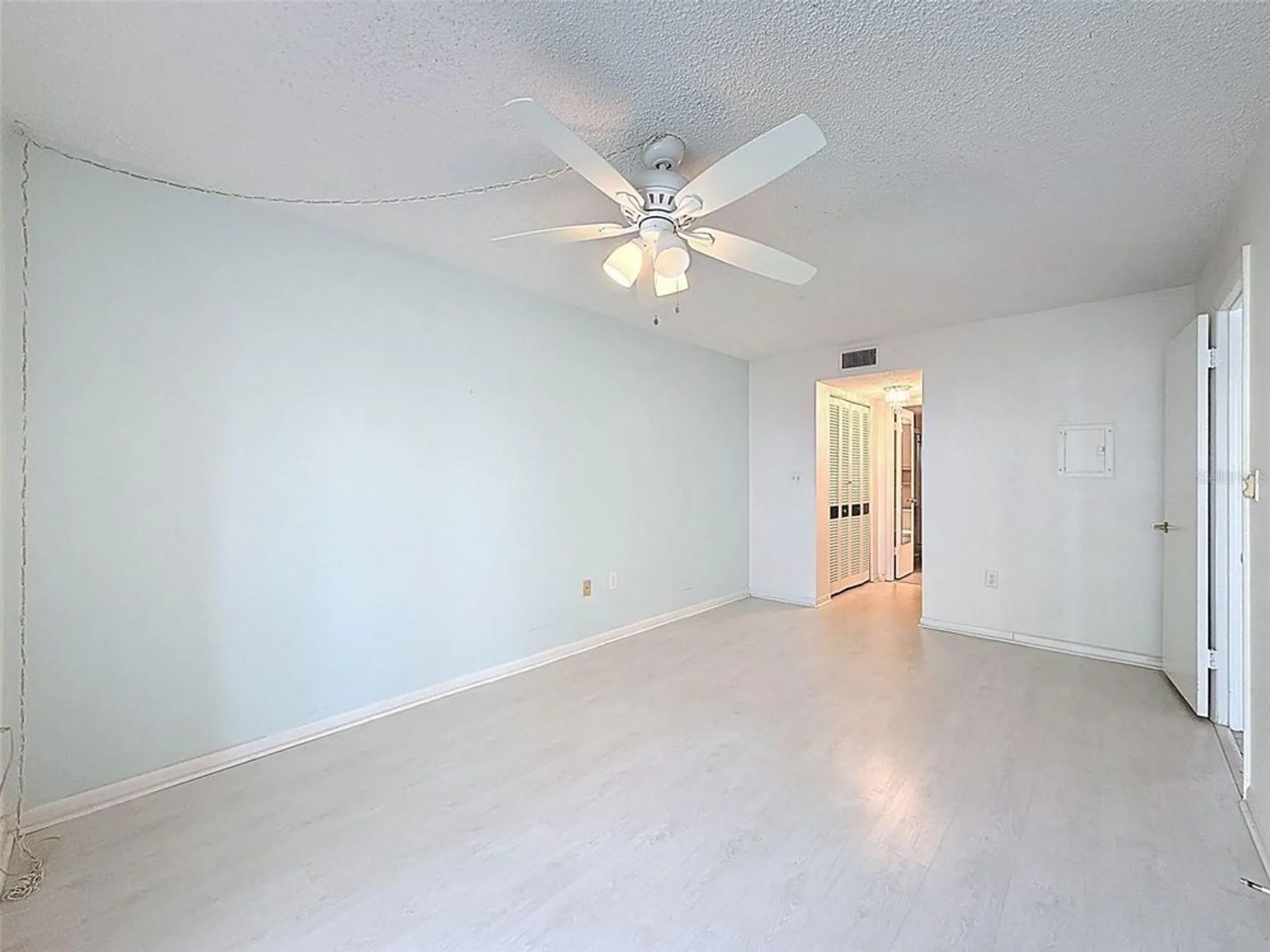 Property Slideshow image 13 of 32 | 4550 cove cir apt 507, St Petersburg, FL, 33708