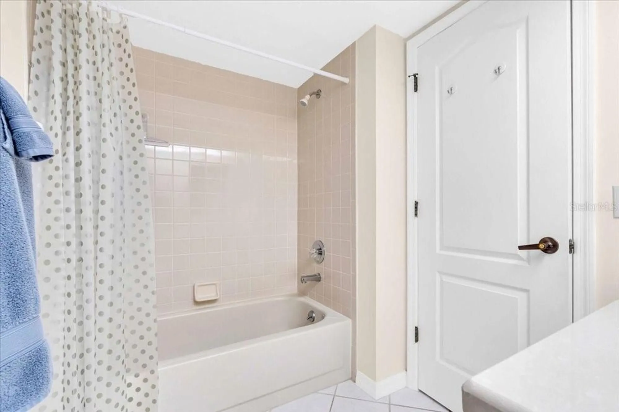 Property Slideshow image 15 of 55 | 6505 stone river rd 202, Bradenton, FL, 34203