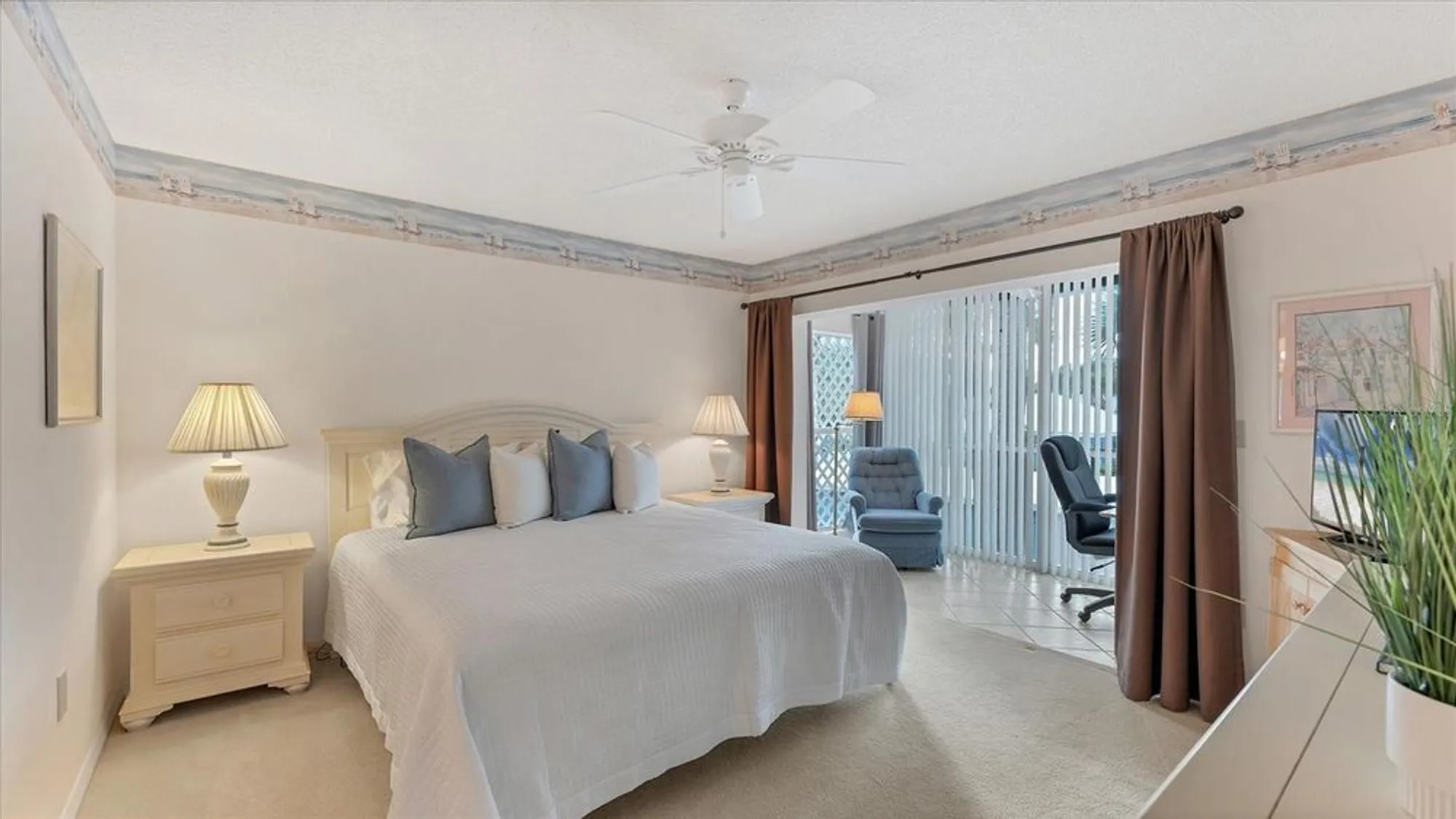 Property Slideshow image 12 of 44 | 450 cerromar rd 282, Venice, FL, 34293