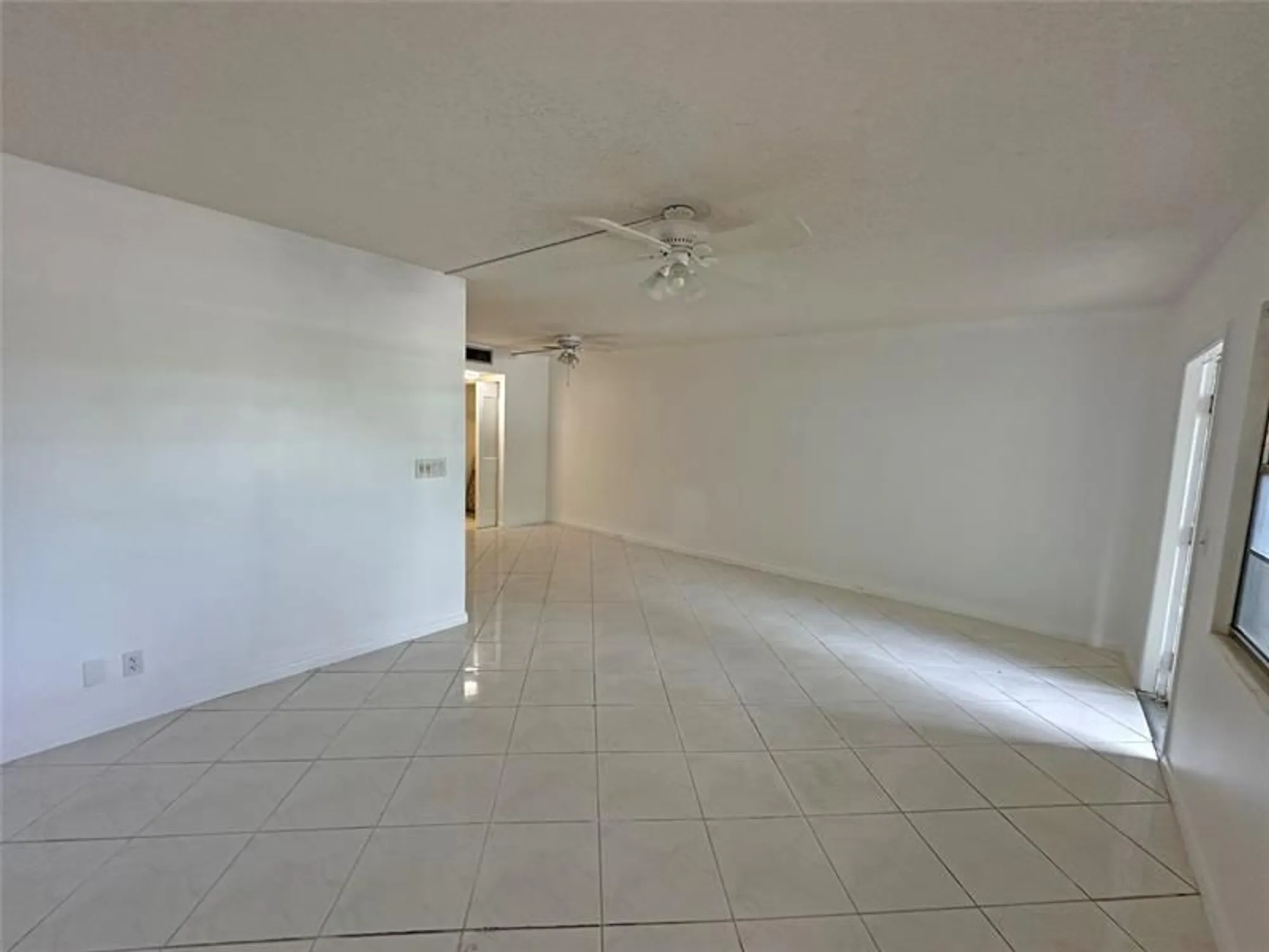 Property Slideshow image 4 of 17 | 1031 berkshire b # 1031, Deerfield Beach, FL, 33442