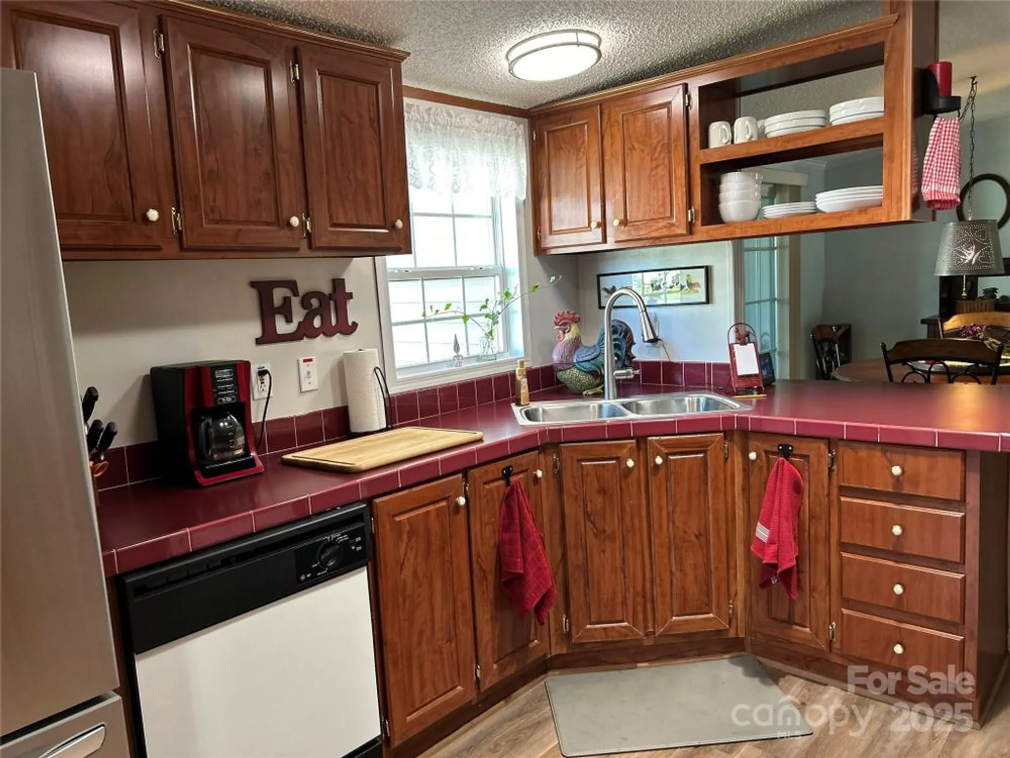 Property Slideshow image 11 of 43 | 429 riverwind dr, Hendersonville, NC, 28739