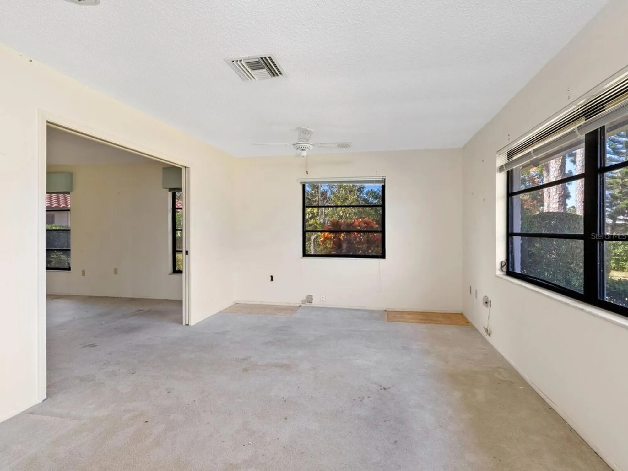 Property Slideshow image 18 of 53 | 5450 golf pointe dr, Sarasota, FL, 34243
