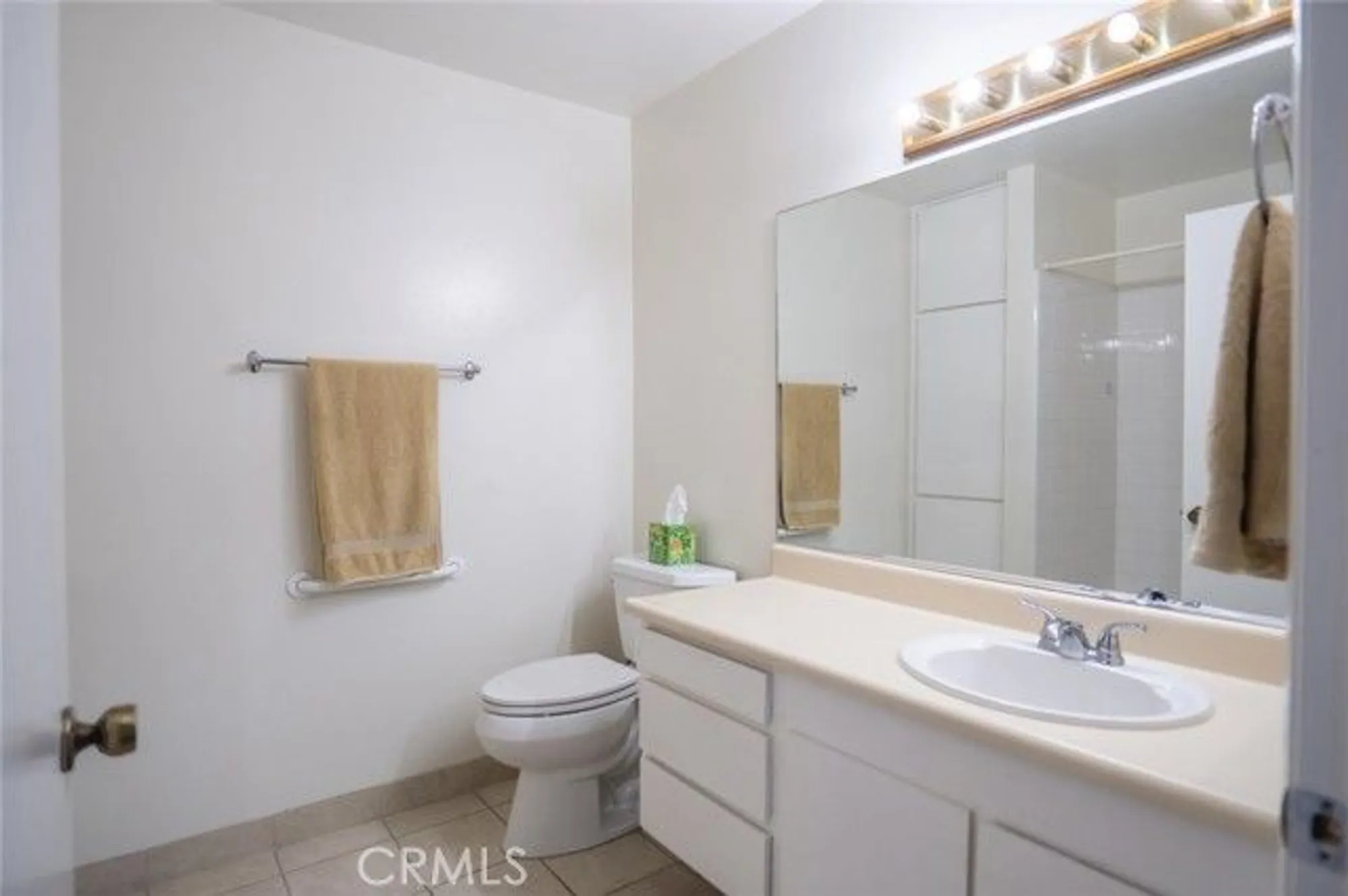 Property Slideshow image 12 of 28 | 327 chestnut hill ct 22, Thousand Oaks, CA, 91360