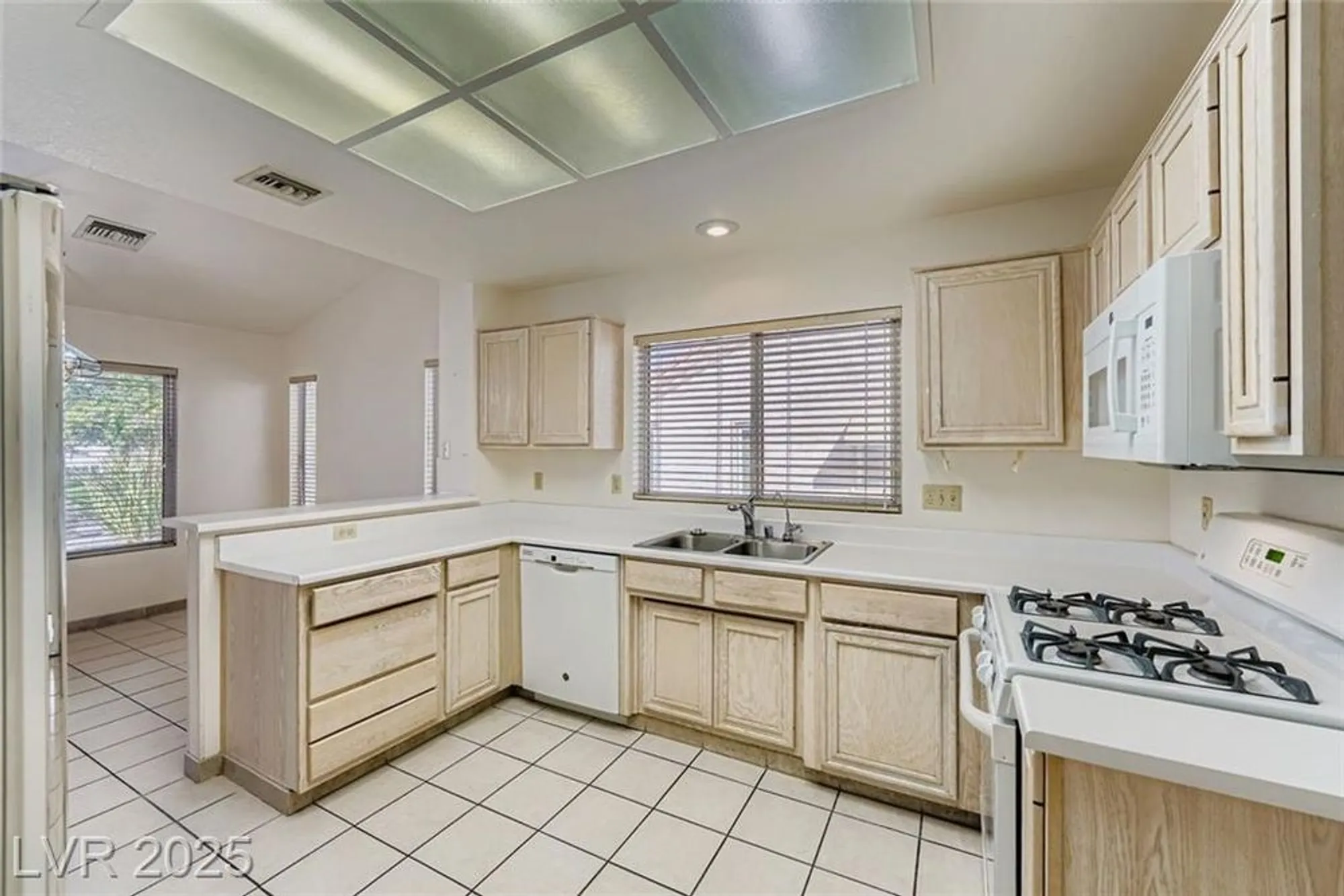 Property Slideshow image 12 of 38 | 8524 gull dr, Las Vegas, NV, 89134