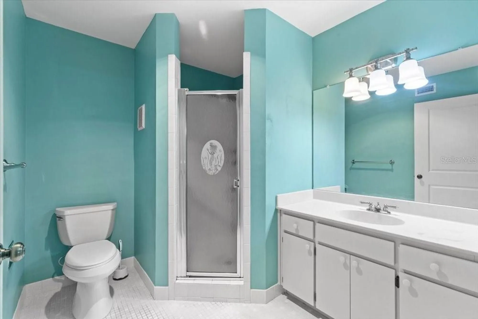 Property Slideshow image 21 of 37 | 2192 swedish dr apt 10, Clearwater, FL, 33763