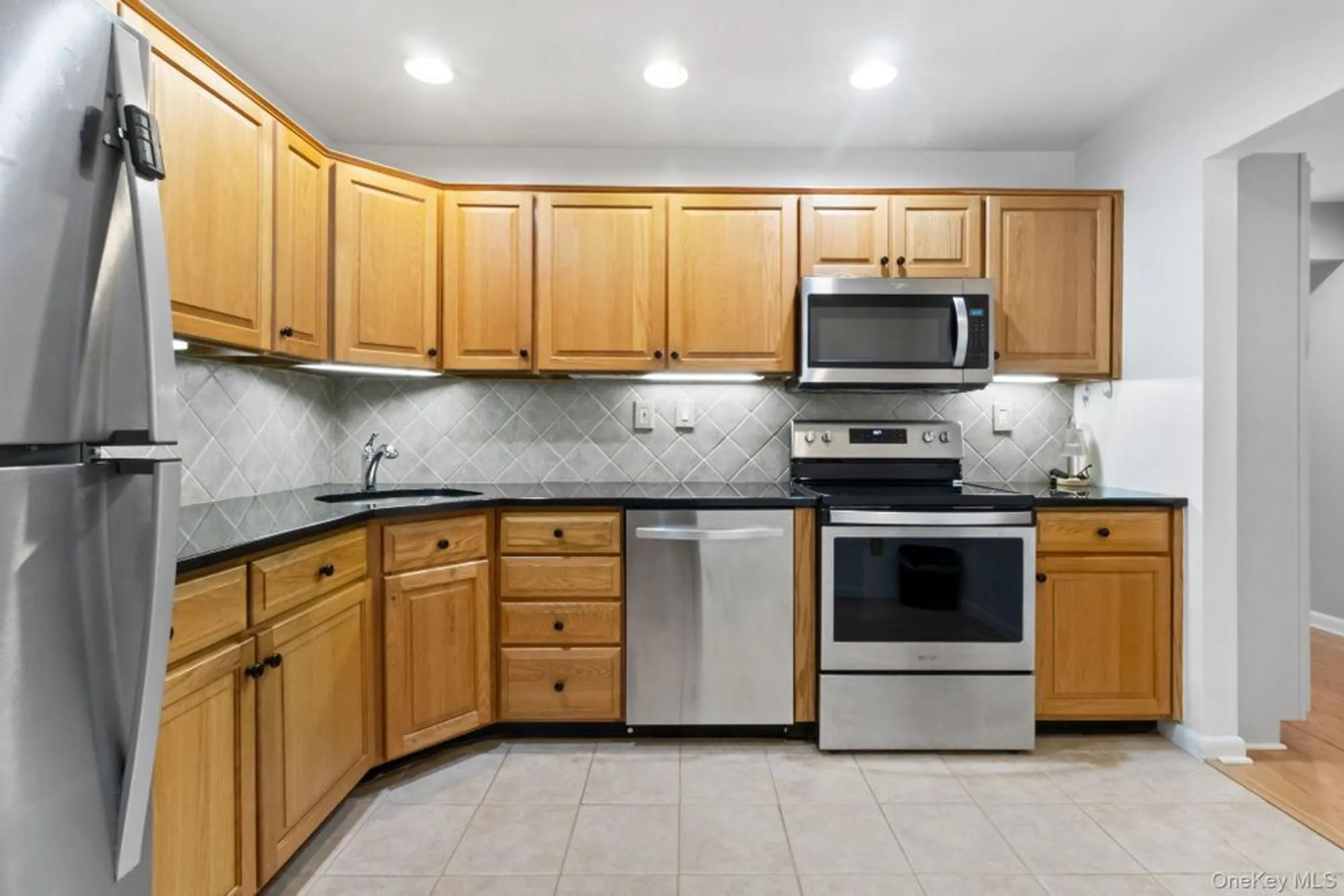 Property Slideshow image 11 of 28 | 148 flintlock way d, Yorktown Heights, NY, 10598