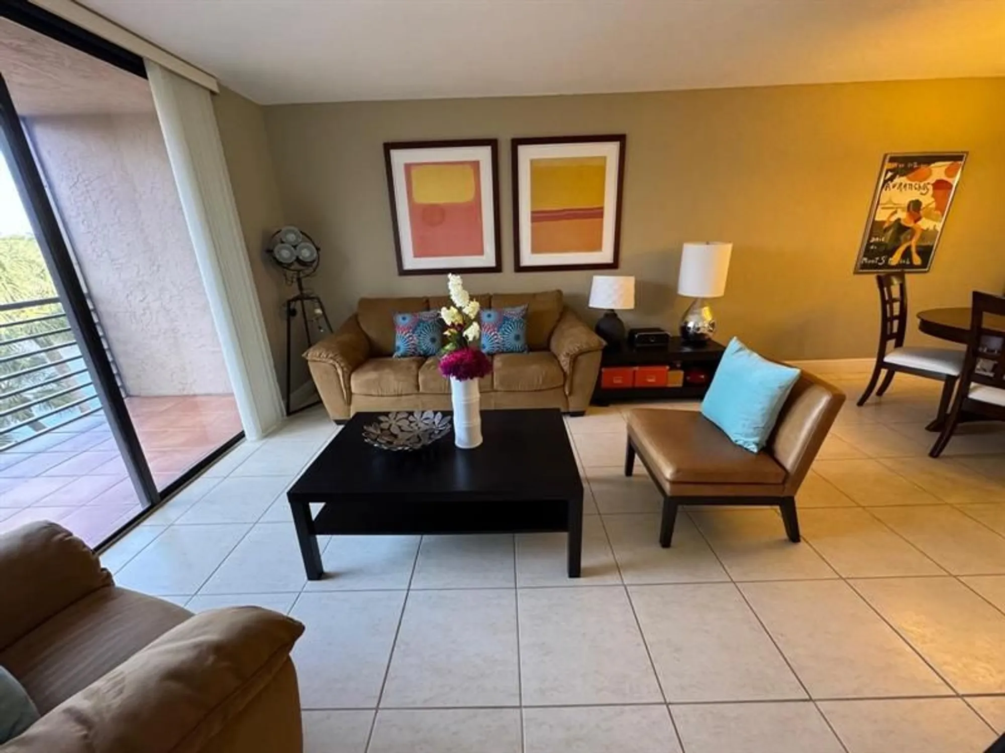 Property Slideshow image 10 of 60 | 900 colony point cir 407, Pembroke Pines, FL, 33026