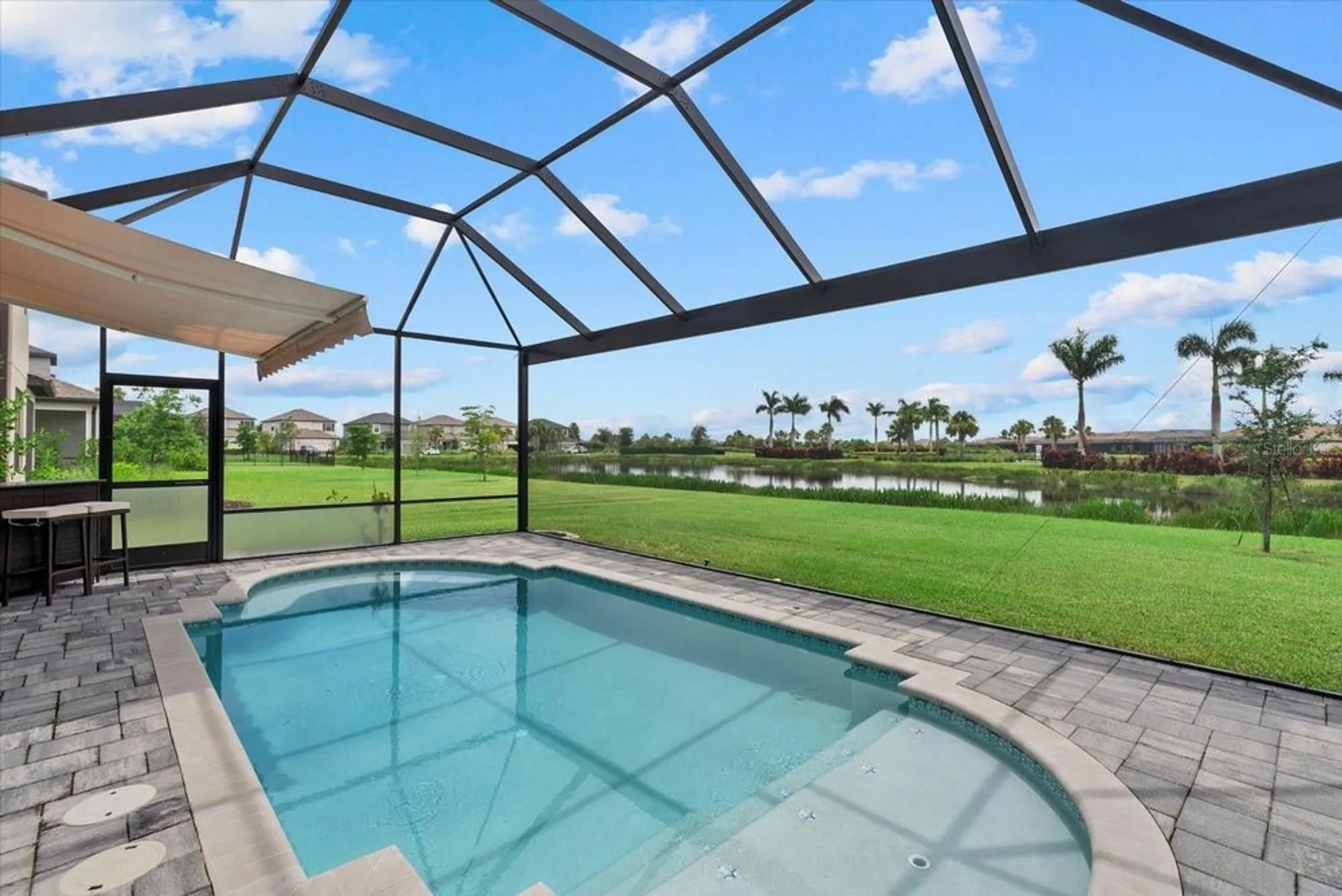 Property Slideshow image 2 of 71 | 10117 milky way cir, Sarasota, FL, 34241