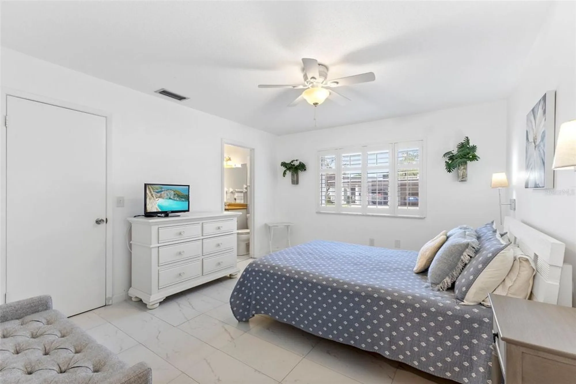 Property Slideshow image 16 of 18 | 3978 overlook bnd # 25, Sarasota, FL, 34232