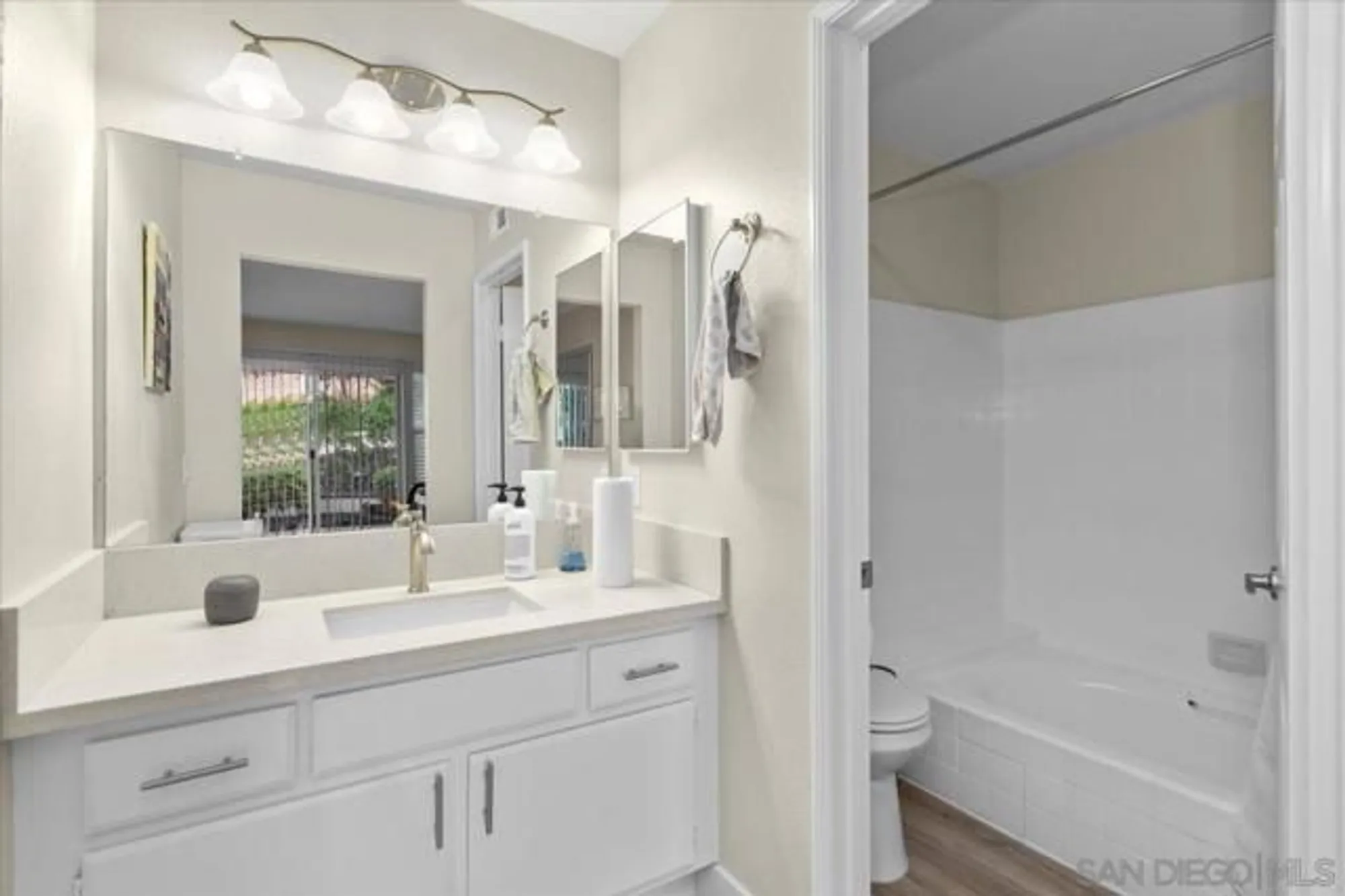 Property Slideshow image 32 of 45 | 1299 via apuesto, San Marcos, CA, 92078