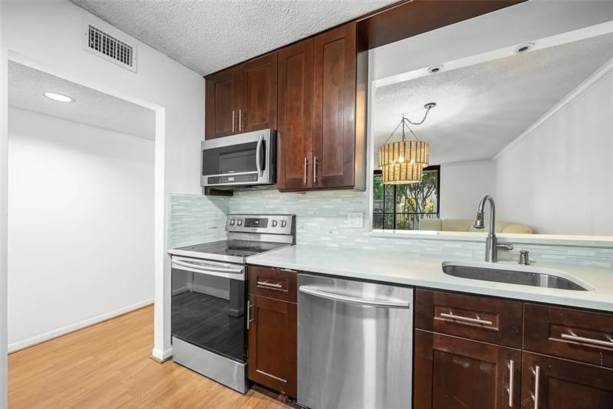 Property Slideshow image 7 of 43 | 5280 las verdes cir 202, Delray Beach, FL, 33484