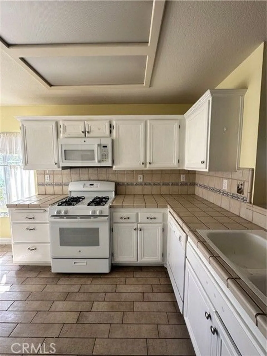 Property Slideshow image 3 of 12 | 11548 oak st, Apple Valley, CA, 92308