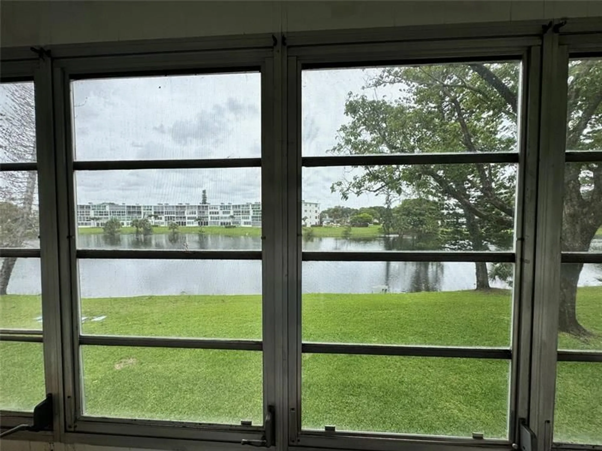 Property Slideshow image 10 of 36 | 2029 cambridge b # 2029, Deerfield Beach, FL, 33442