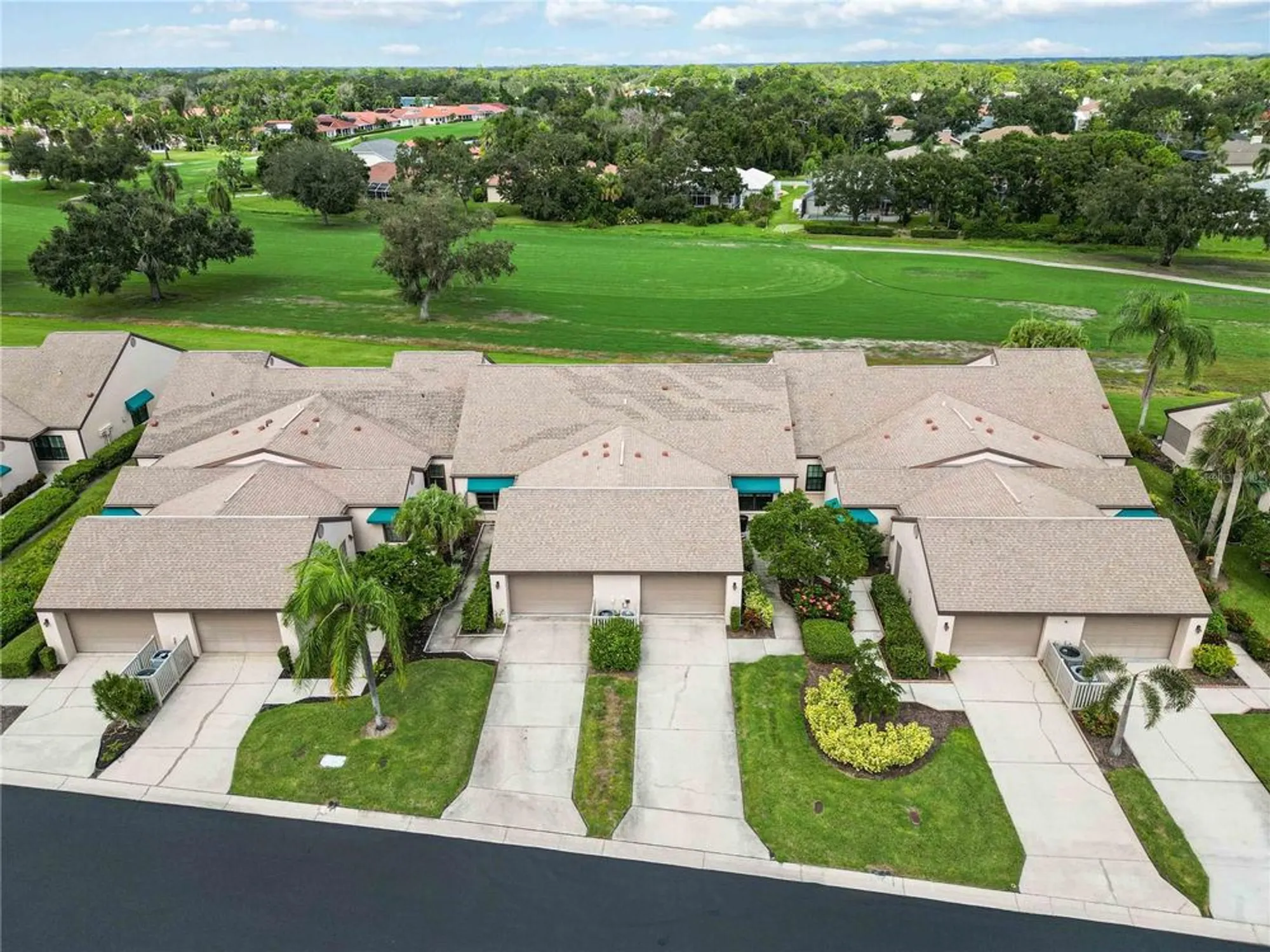 Property Slideshow image 32 of 60 | 6085 clubside dr, Sarasota, FL, 34243