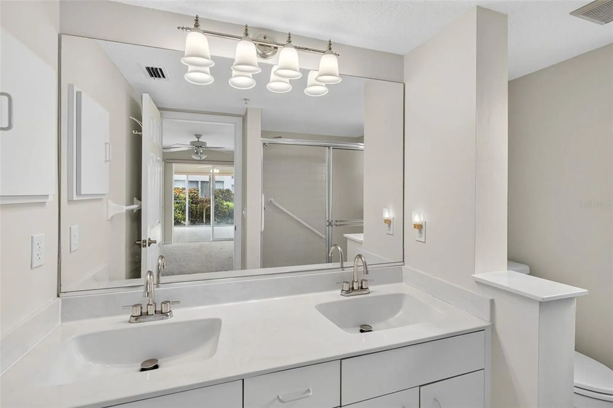 Property Slideshow image 20 of 40 | 813 montrose dr 104, Venice, FL, 34293