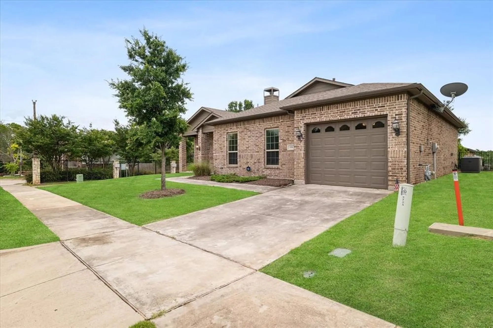 Property Slideshow image 3 of 28 | 3701 creek view dr, Mckinney, TX, 75071