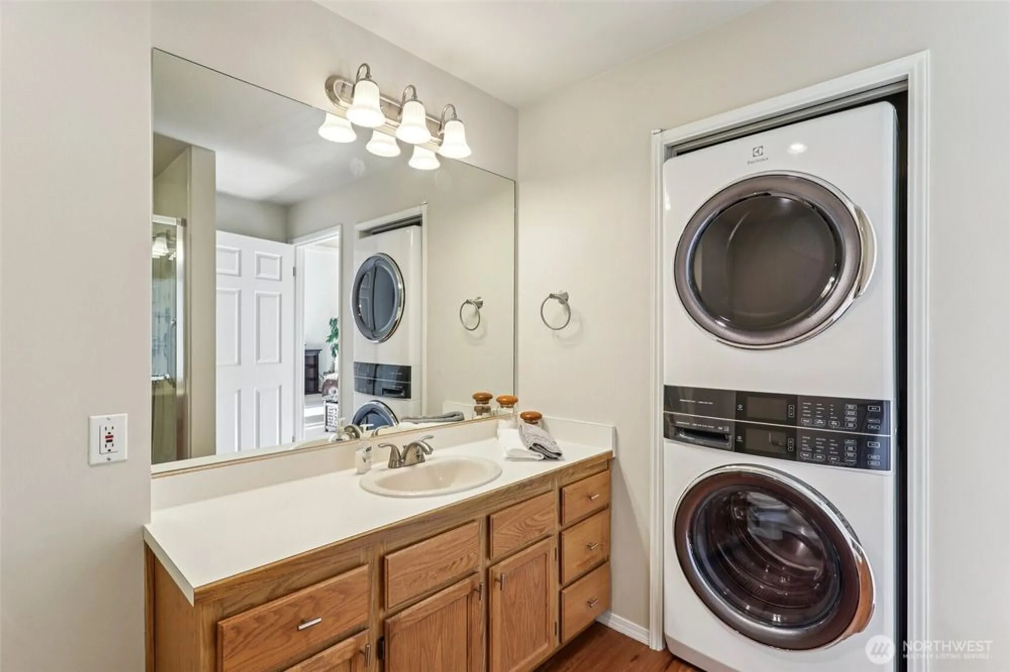 Property Slideshow image 21 of 40 | 4222 221st pl se # 1081, Issaquah, WA, 98029