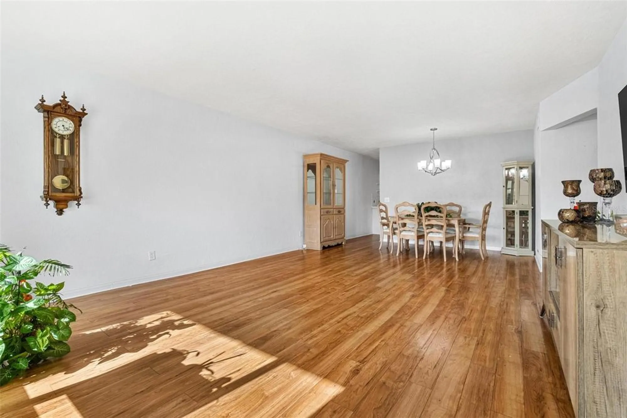 Property Slideshow image 4 of 70 | 2430 brazilia dr 28, Clearwater, FL, 33763