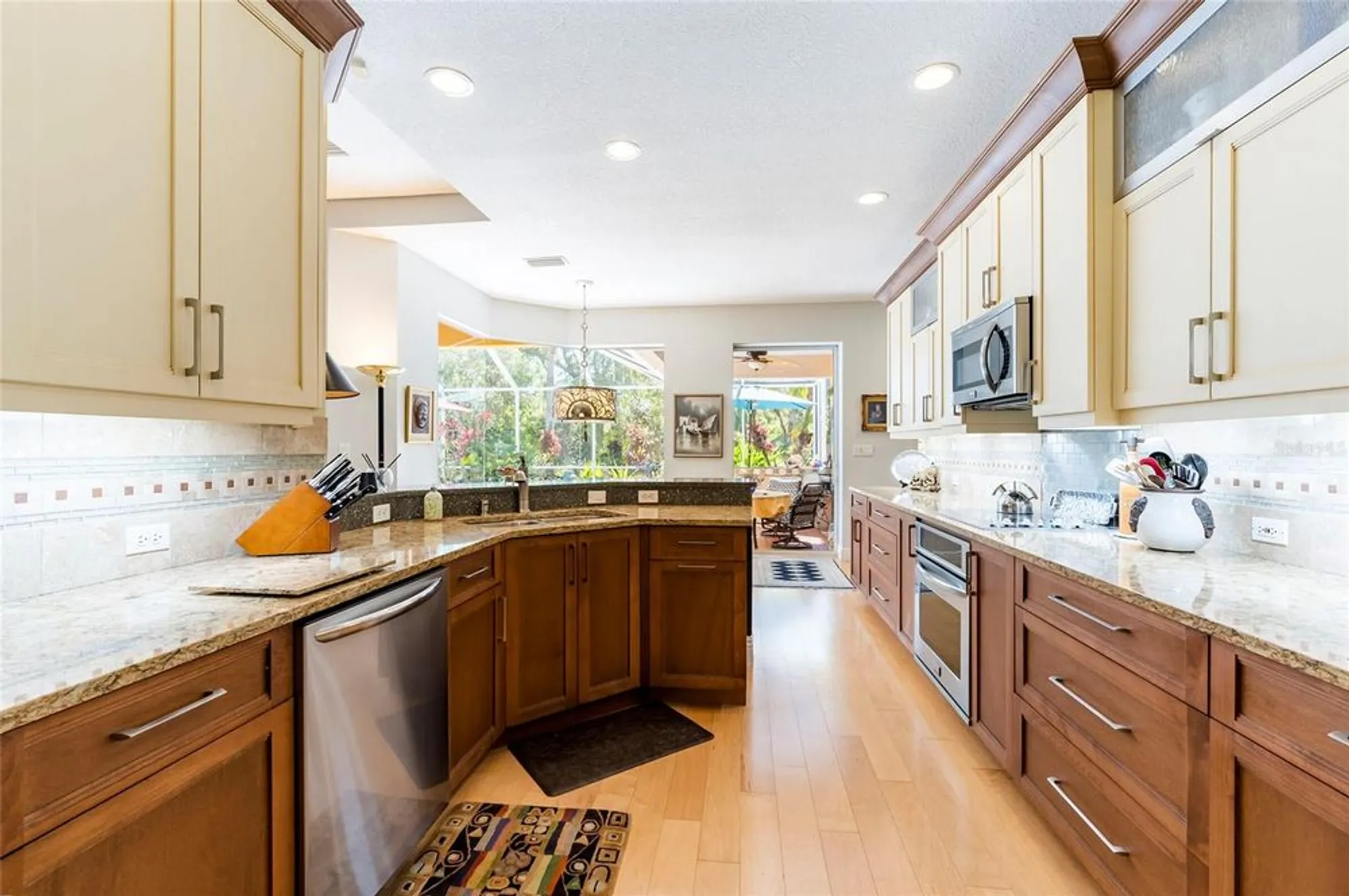 Property Slideshow image 17 of 50 | 4740 carrington cir, Sarasota, FL, 34243