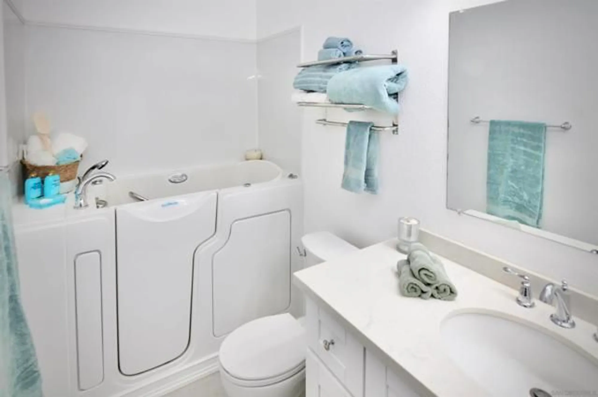 Property Slideshow image 16 of 24 | 17473 plaza abierto 30, San Diego, CA, 92128