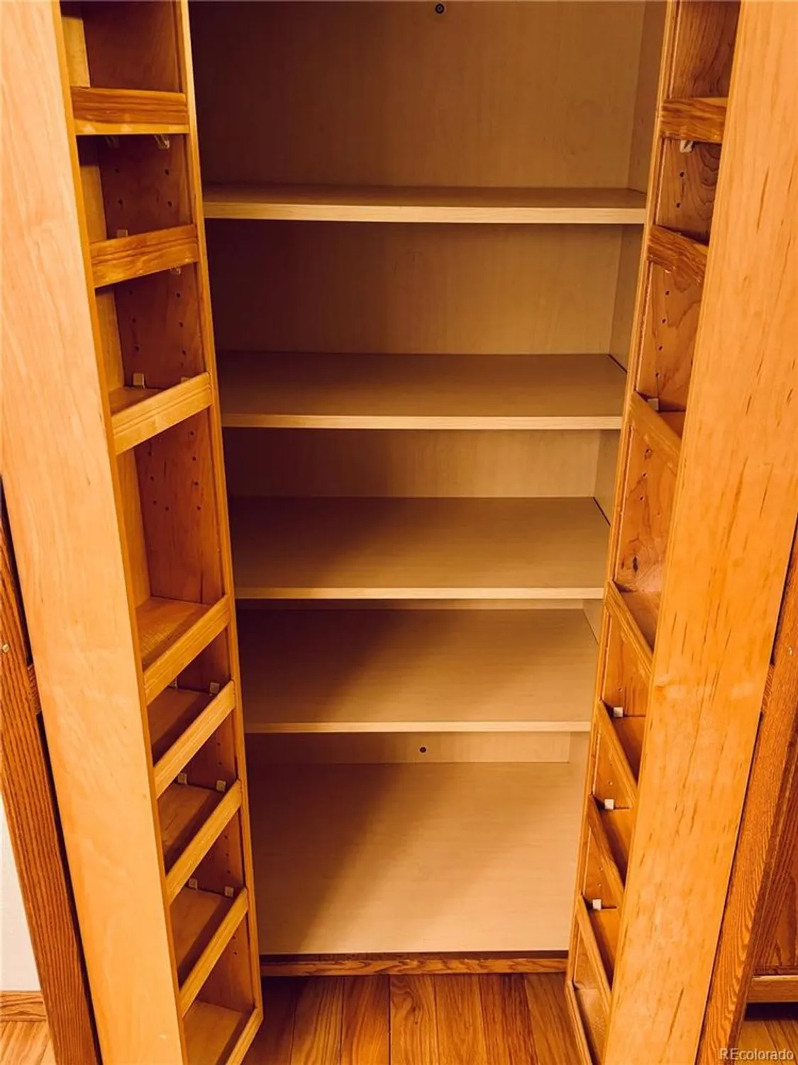 Property Slideshow image 7 of 47 | 6 abernathy ct, Highlands Ranch, CO, 80130