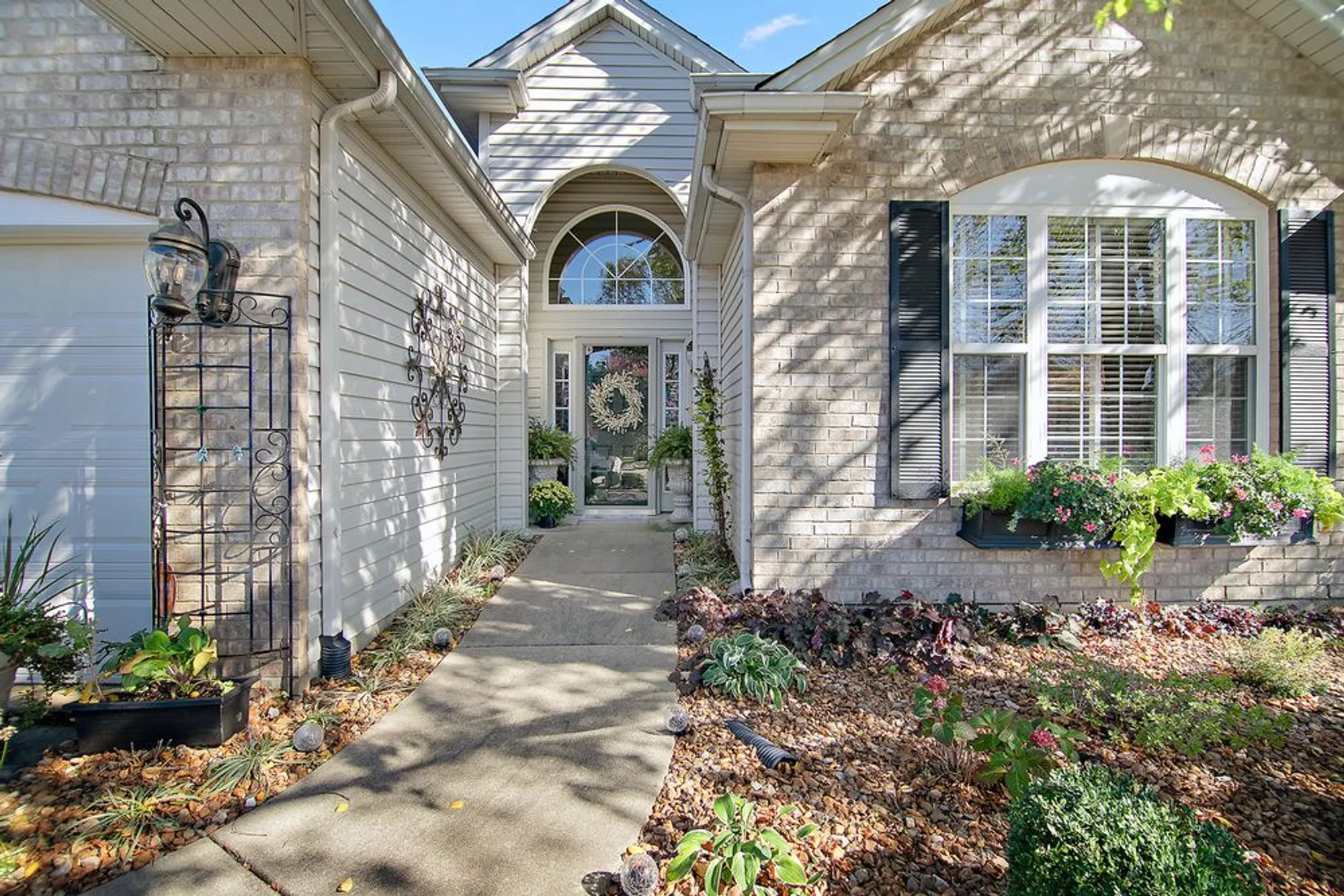 Property Slideshow image 3 of 31 | 17053 mendota dr, Lockport, IL, 60441